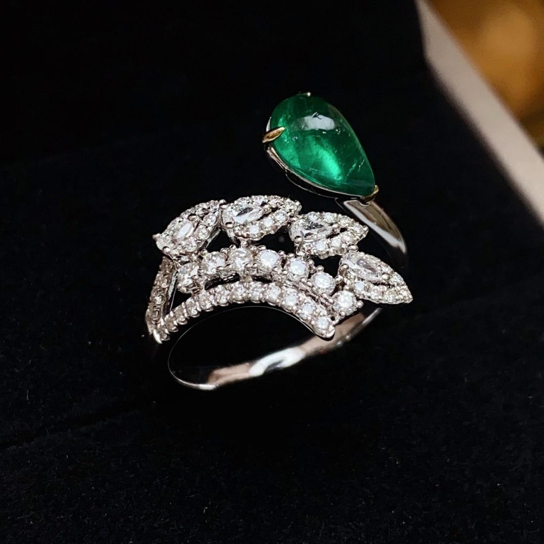 14k Gold 1.35 Ct Natural Emerald & Diamond Ring - 4
