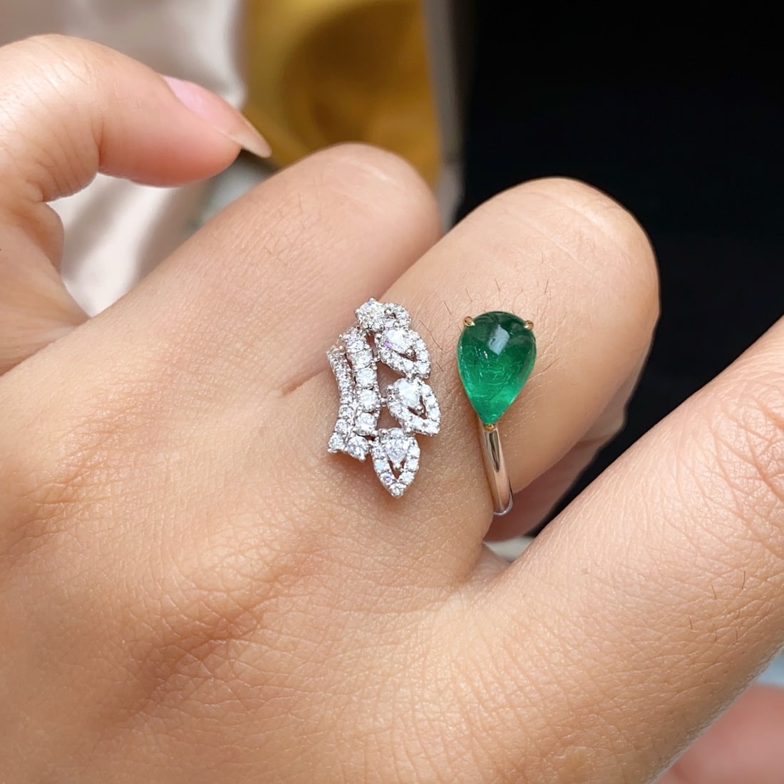 14k Gold 1.35 Ct Natural Emerald & Diamond Ring - 6