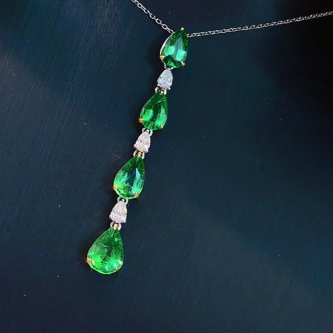 14k Gold 1.9 Ct Natural Emerald & Diamond Necklace - 2