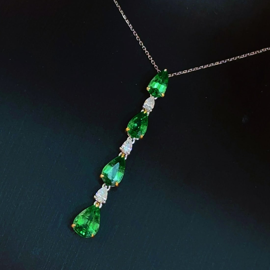 14k Gold 1.9 Ct Natural Emerald & Diamond Necklace - 3
