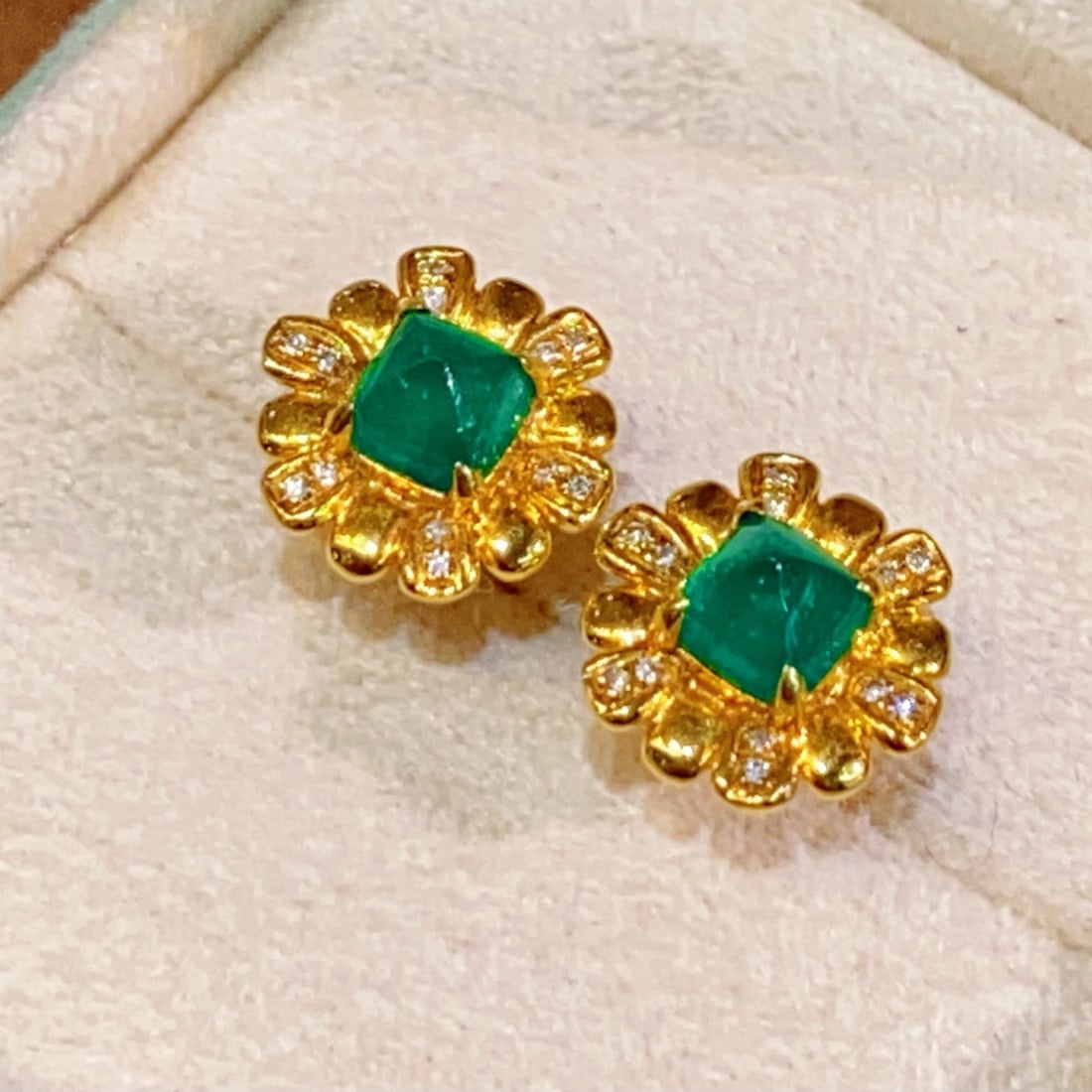 14k Gold 1.25 Ct Natural Emerald & Diamond Earrings - 3
