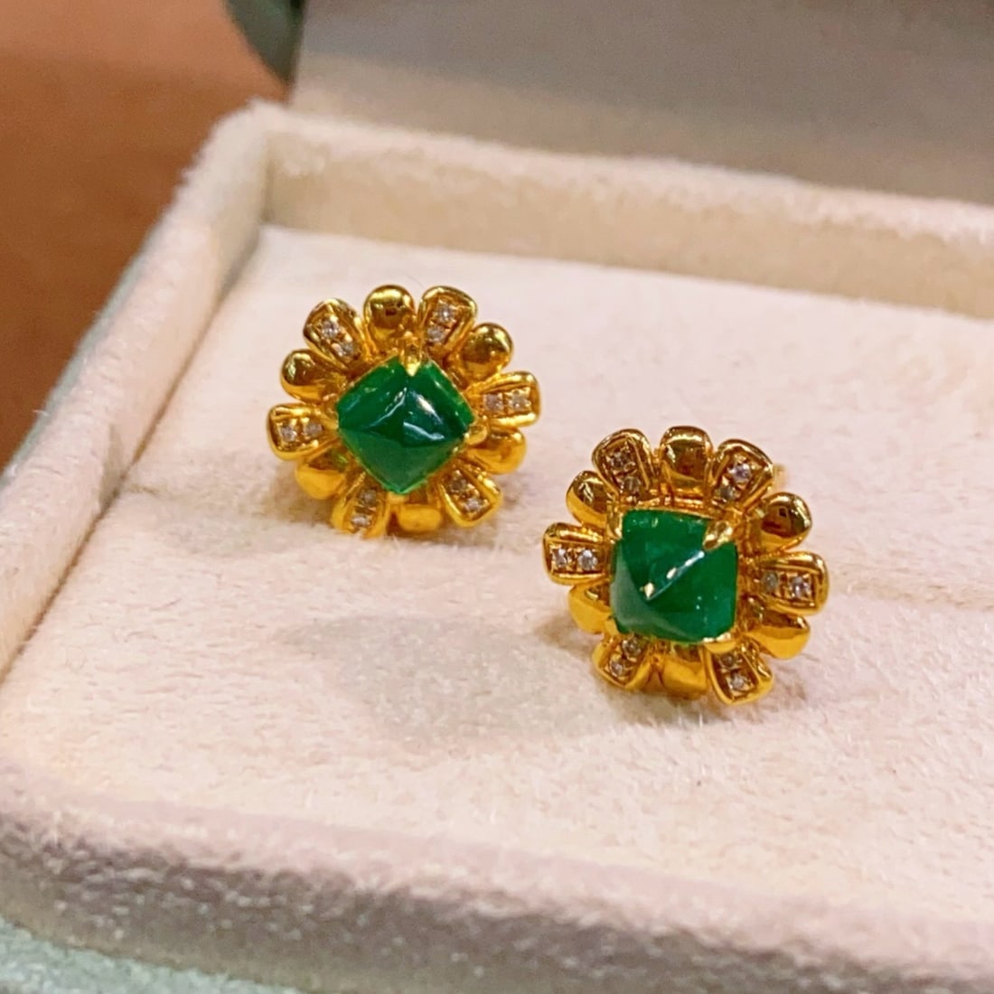 14k Gold 1.25 Ct Natural Emerald & Diamond Earrings - 4
