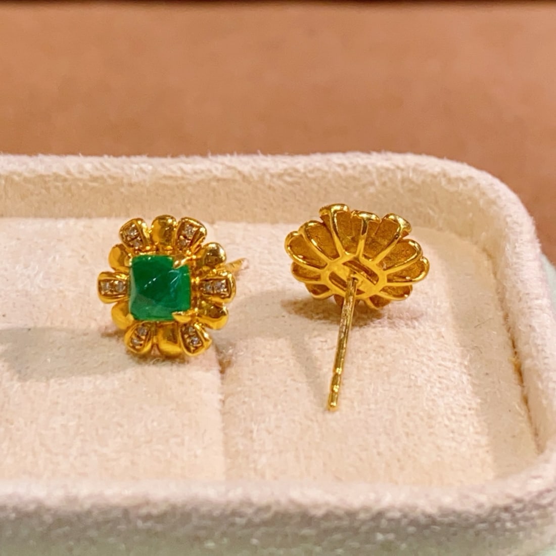 14k Gold 1.25 Ct Natural Emerald & Diamond Earrings - 6