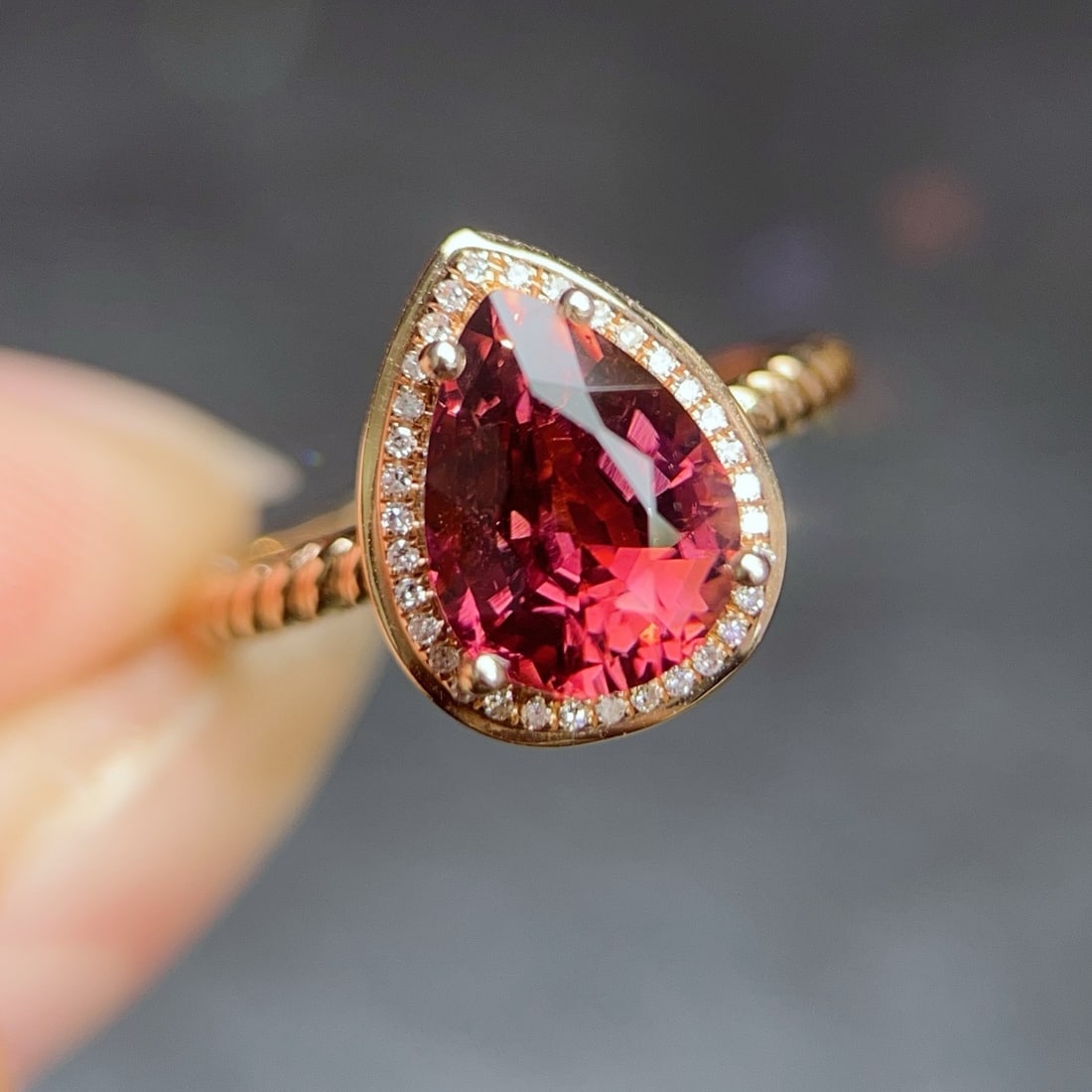 14k Gold 2.90 Ctw Natural Tourmaline & Diamond Ring: Ref:231180155 // gold content:14k gold // ring size:7. 25us // // main gemstone:tourmaline // shape:pear // carat weight:2. 8ct // color:red // treatment:natural // // adjacent gemstone 2 : diamond
