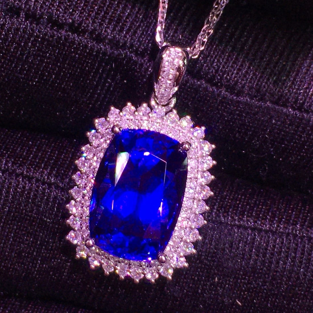 14k Gold 6.5 Ct Natural Tanzanite & Diamond Pendant( Without Chain ): Ref:231180158 // gold content:14k gold // main gemstone:tanzanite // shape:cushion // carat weight:6. 5ct // color:blue // treatment:natural // // adjacent gemstone 2 : diamond // shape:round //
