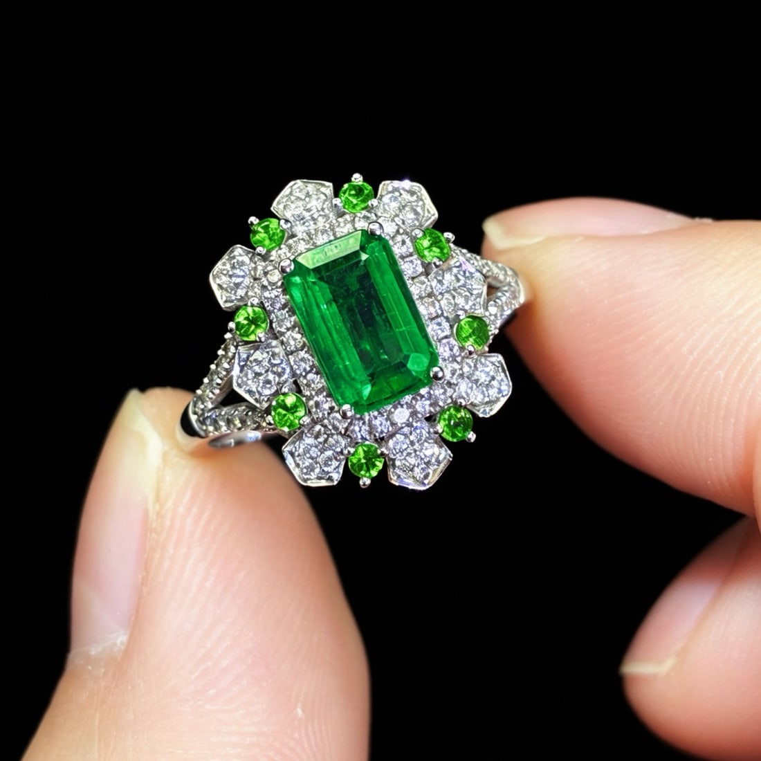 14k Gold 1.23 Ctw Natural Emerald & Diamond Ring - 2