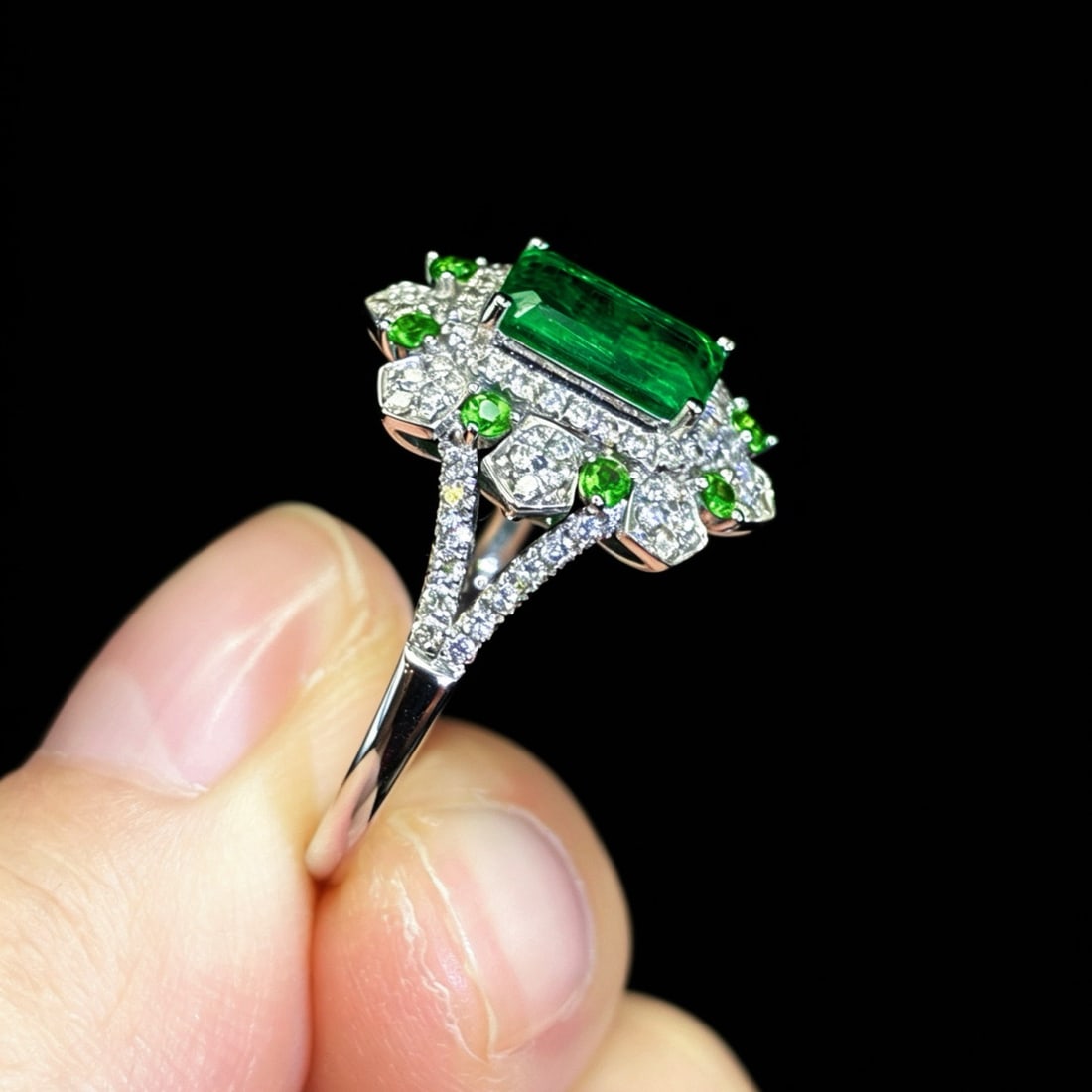 14k Gold 1.23 Ctw Natural Emerald & Diamond Ring - 4