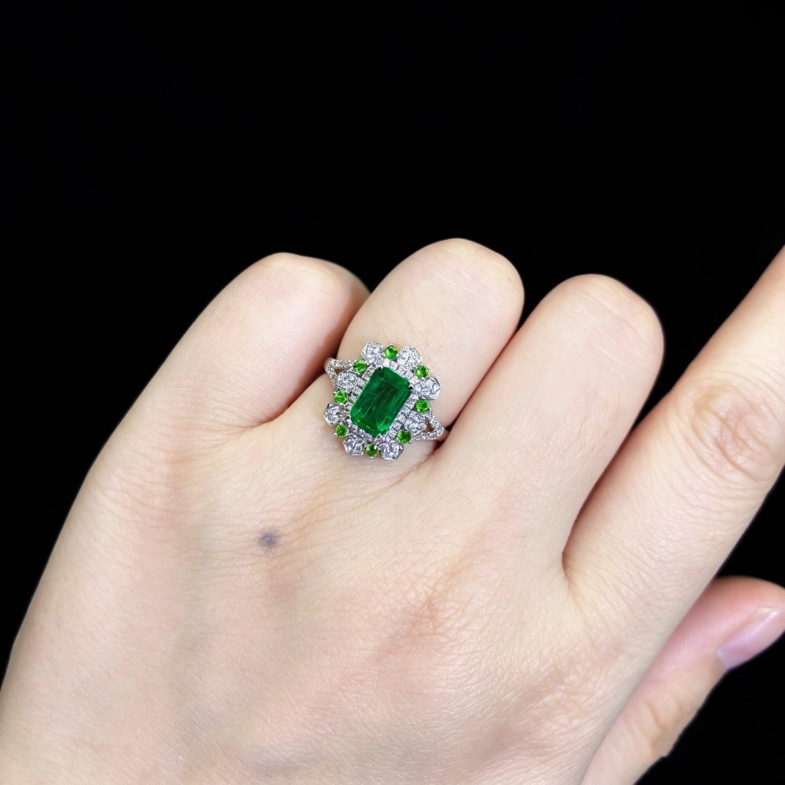 14k Gold 1.23 Ctw Natural Emerald & Diamond Ring - 6