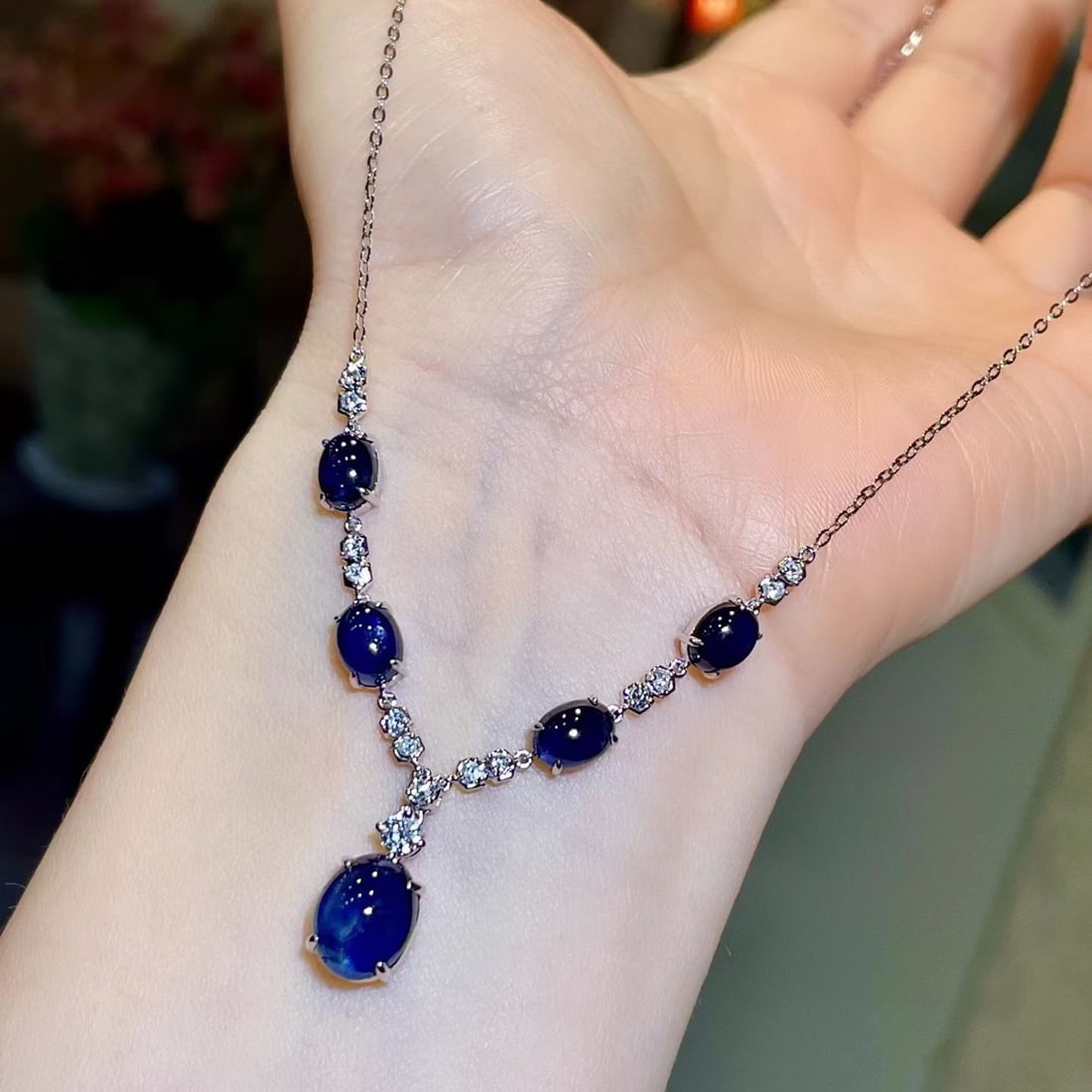 14k Gold 9.47 Ctw Natural Sapphire & Diamond Necklace: Ref:231180171 // gold content:14k gold // main gemstone:sapphire // shape:oval // carat weight:9. 15ct // color:blue // treatment:natural // // adjacent gemstone 2 : diamond // shape:round // carat