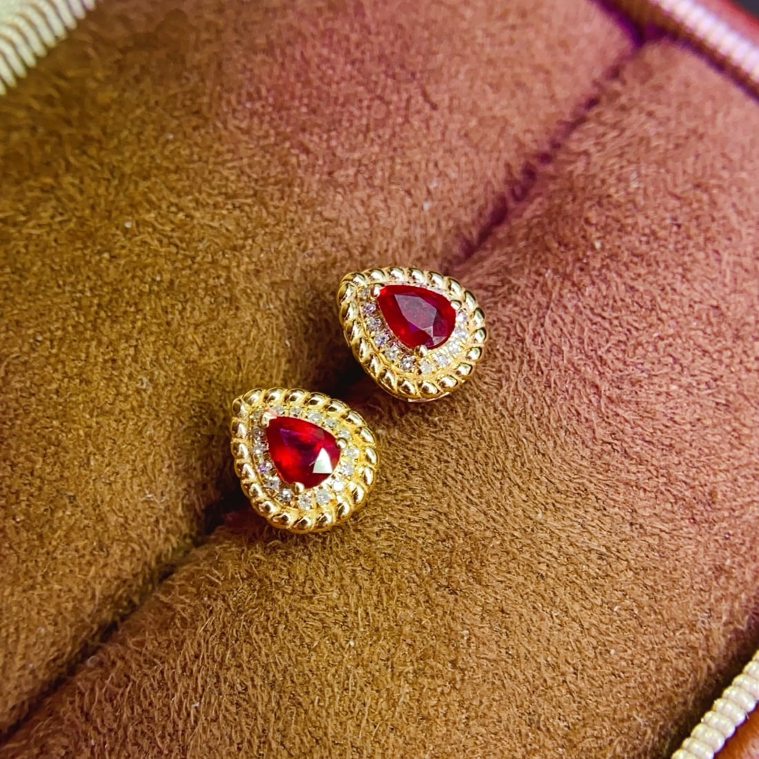 14k Gold 0.49 Ct Natural Ruby & Diamond Earrings: Ref:231180172 // gold content:14k gold // main gemstone:ruby // shape:pear // carat weight:0. 49ct // color:red // treatment:natural // // adjacent gemstone 2 : diamond // number of stones:32 //