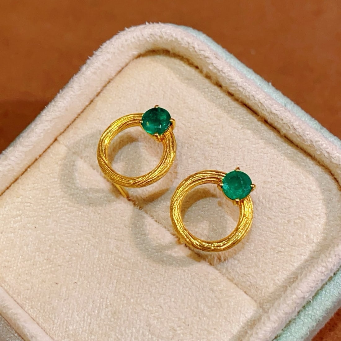 14k Gold 0.6 Ct Natural Emerald Earrings - 3