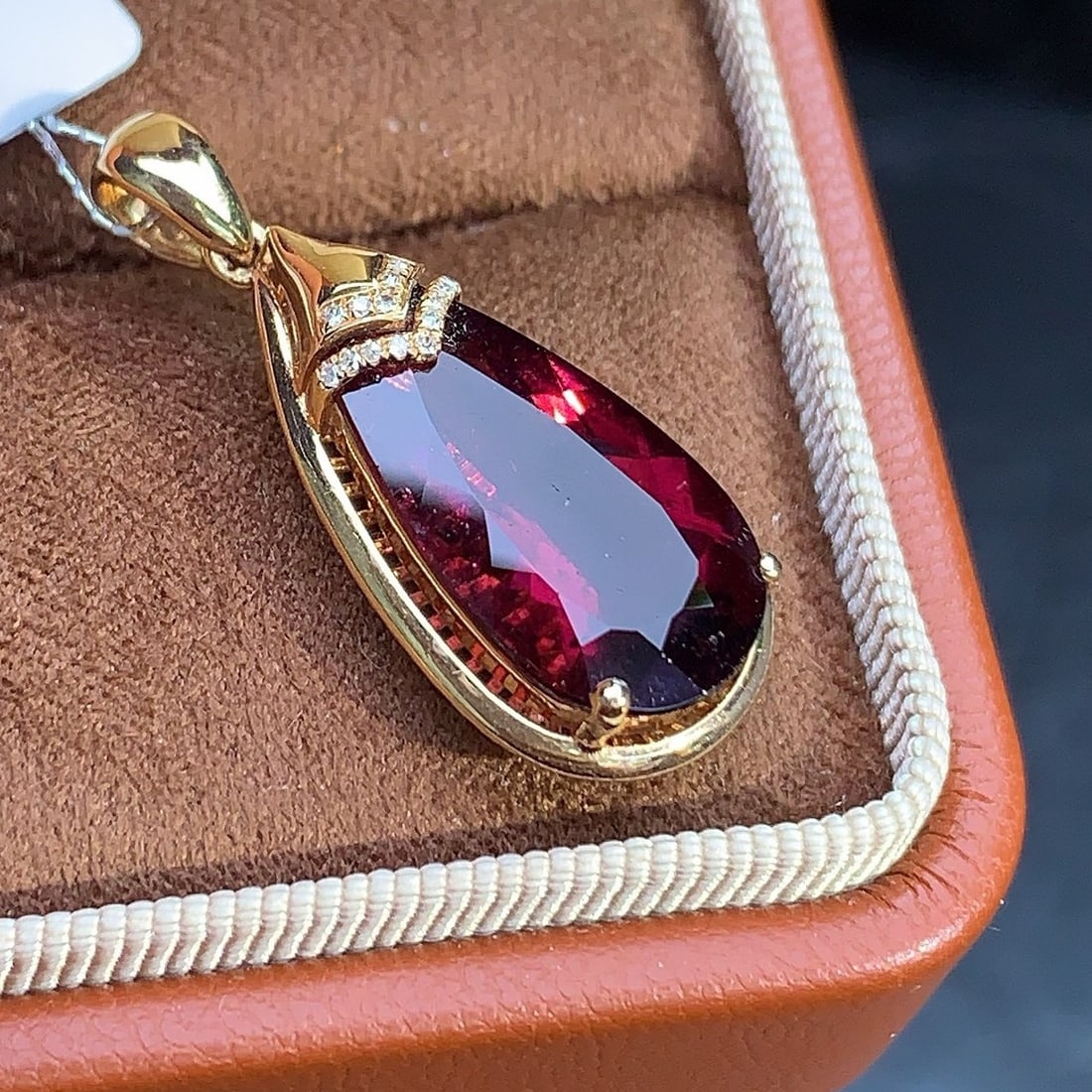 14k Gold 6.49 Ctw Natural Tourmaline & Diamond Pendant( Without Chain ): Ref:231180174 // gold content:14k gold // main gemstone:tourmaline // shape:pear // carat weight:6. 45ct // color:red // treatment:natural // // adjacent gemstone 2 : diamond // number of stones:14