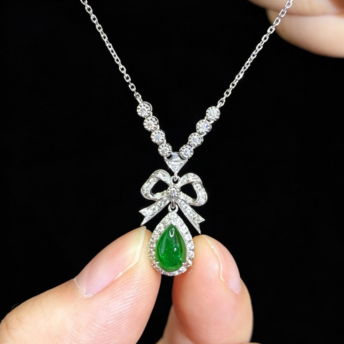 14k Gold 1.13 Ctw Natural Emerald & Diamond Necklace: Ref:231180180 // gold content:14k gold // main gemstone:emerald // shape:pear // carat weight:0. 77ct // color:green // treatment:natural // // adjacent gemstone 2 : diamond // shape:round // carat