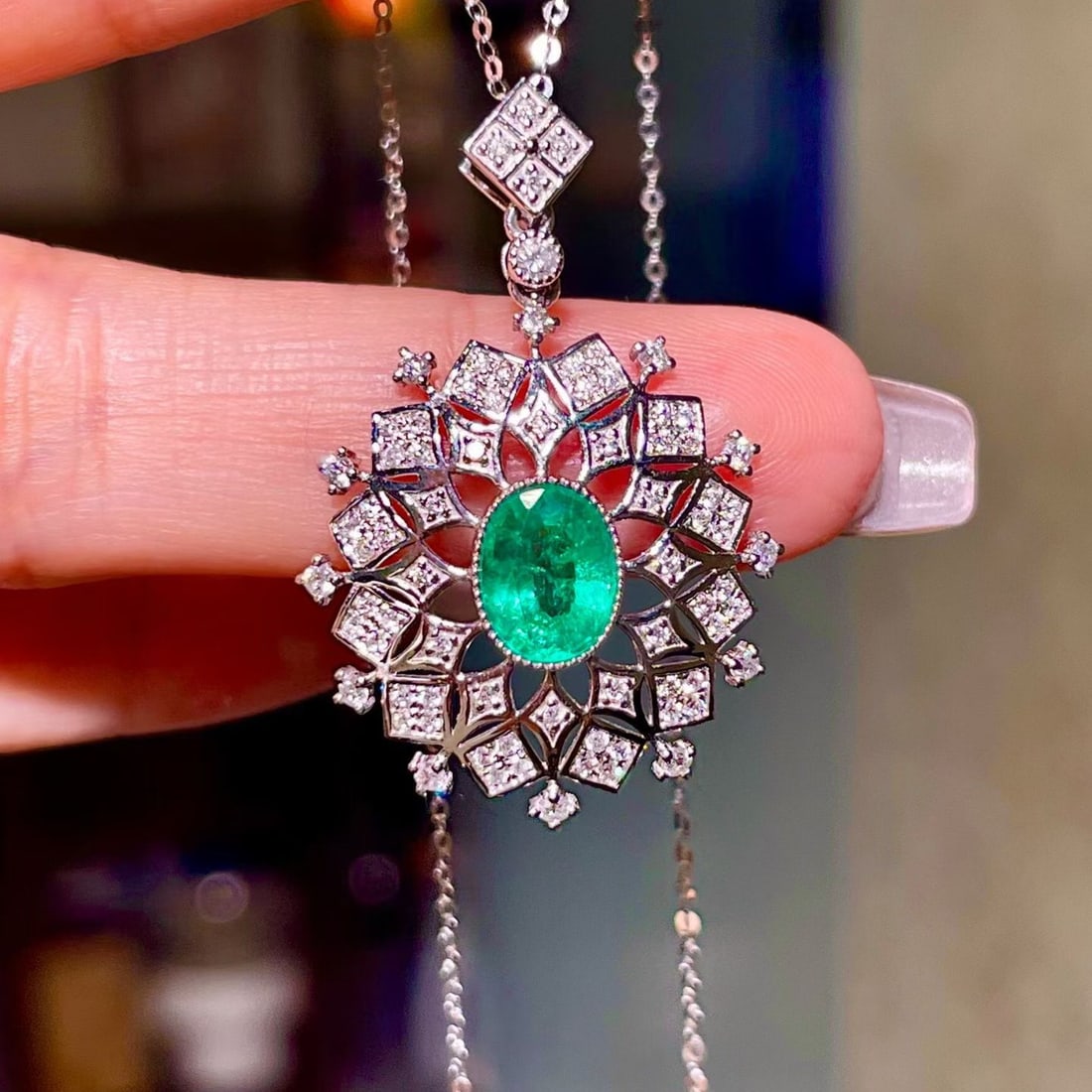 14k Gold 1.79 Ctw Natural Emerald & Diamond Necklace: Ref:231180186 // gold content:14k gold // main gemstone:emerald // shape:oval // carat weight:1. 26ct // color:green // treatment:natural // // adjacent gemstone 2 : diamond // shape:round // carat