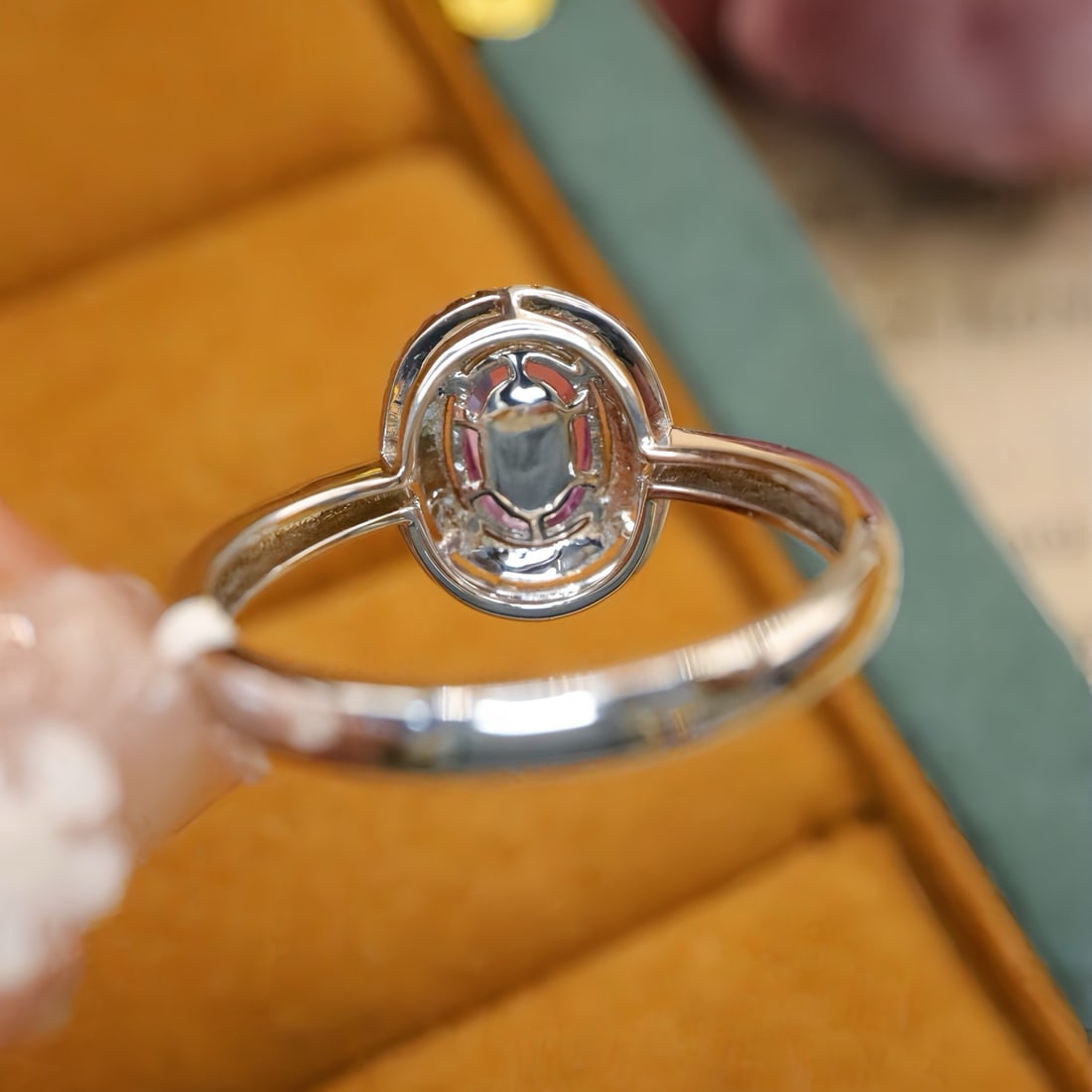 14k Gold 1.25 Ctw Natural Padparadscha Sapphire & Diamond Ring - 4