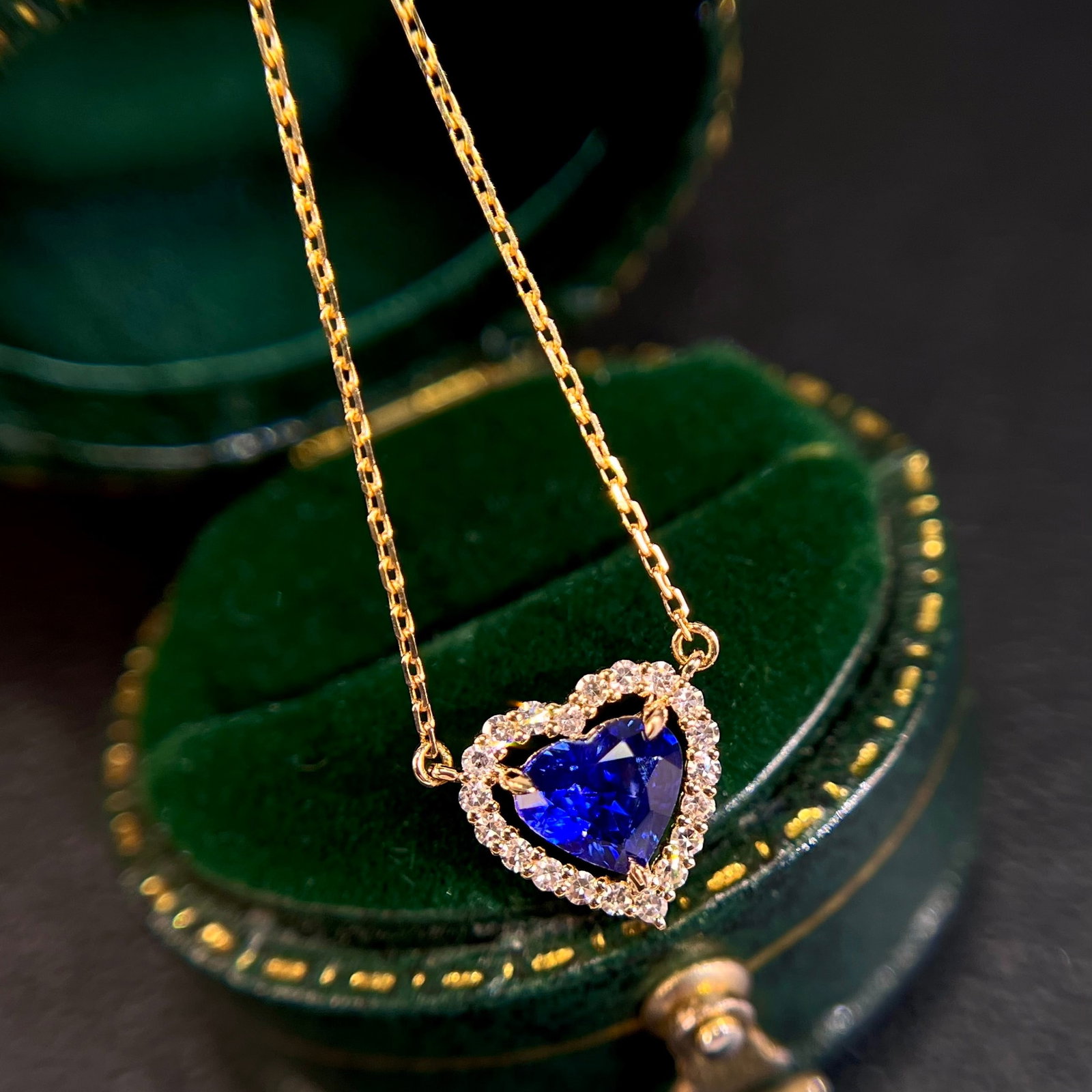 14k Gold 0.70 Ctw Natural Sapphire & Diamond Necklace: Ref:231180192 // gold content:14k gold // main gemstone:sapphire // shape:heart // carat weight:0. 60ct // color:pink // treatment:natural // // adjacent gemstone 2 : diamond // shape:round // carat