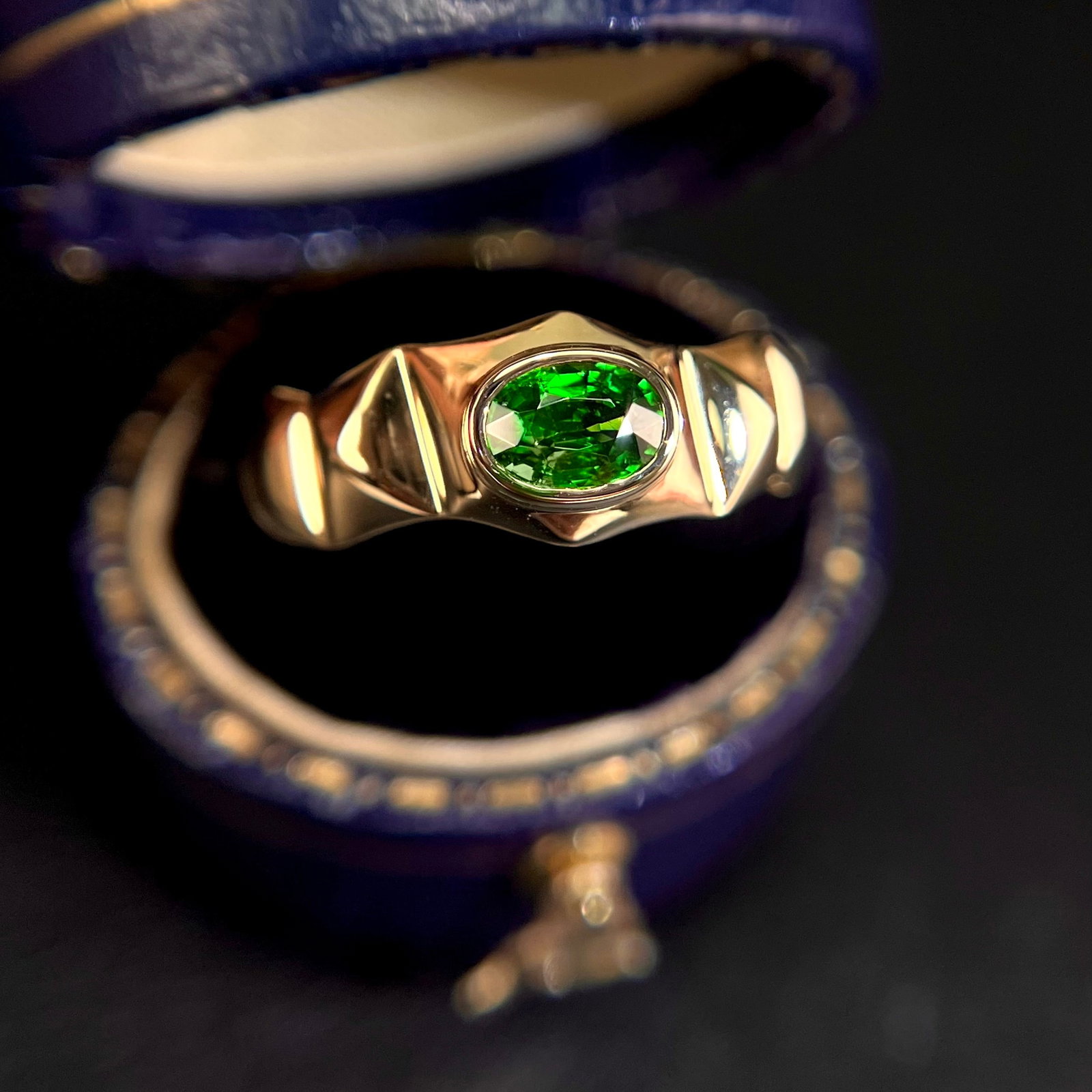 14k Gold 0.55 Ct Vivid Green Natural Tsavorite Ring: Ref:231180193 // gold content:14k gold // ring size:7. 25us // // main gemstone:tsavorite // shape:oval // carat weight:0. 55ct // color:vivid green // treatment:natural // Condition: New Low