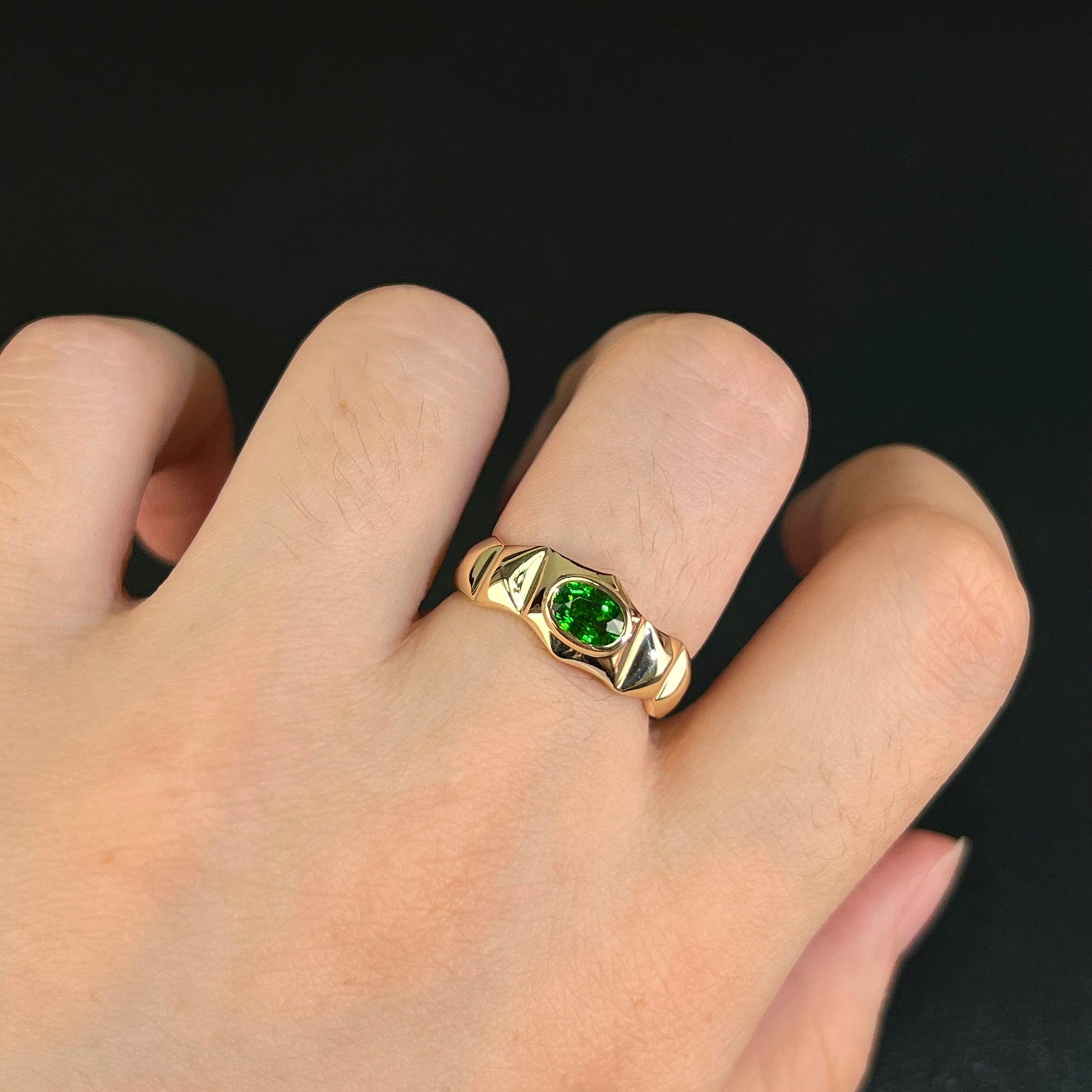 14k Gold 0.55 Ct Vivid Green Natural Tsavorite Ring - 4