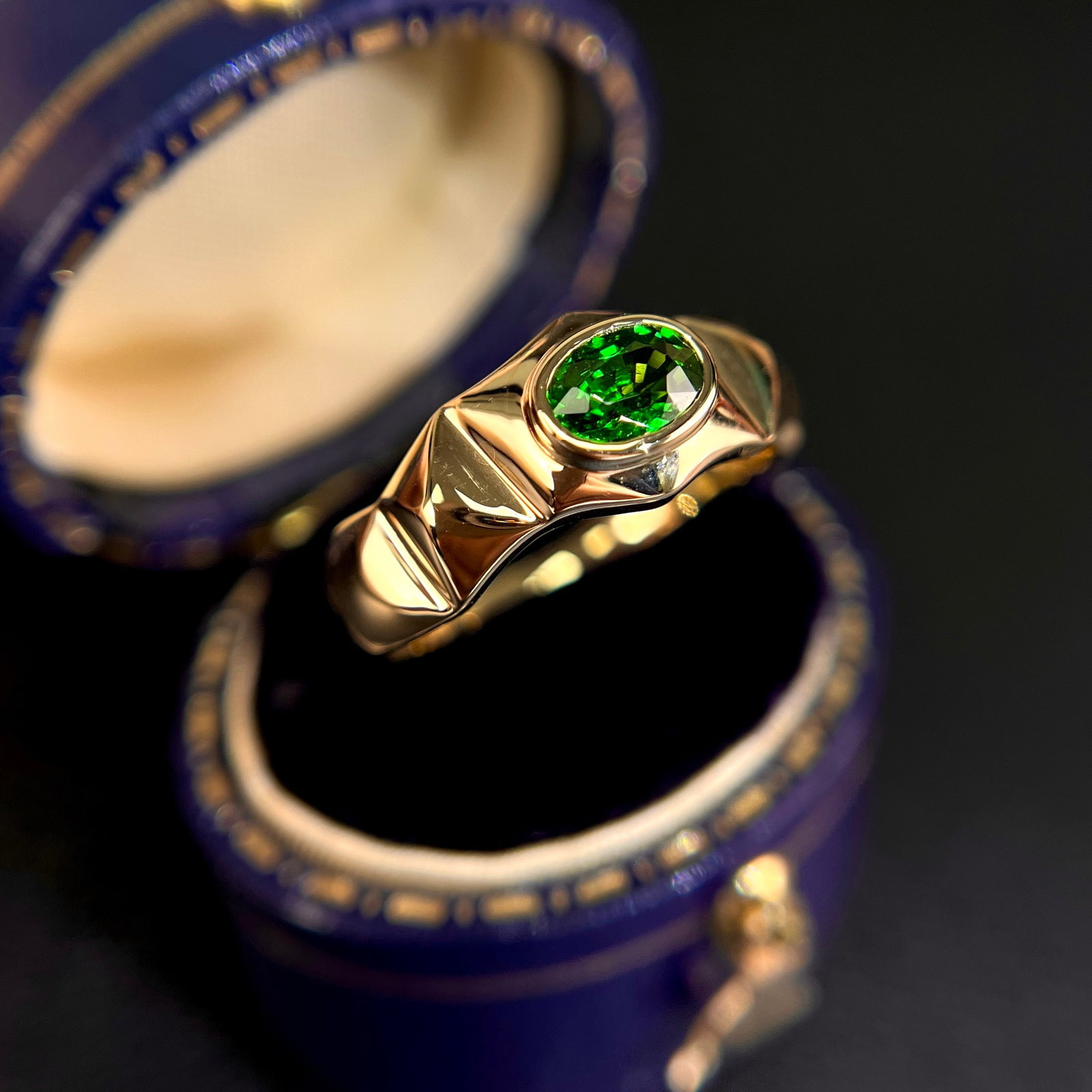 14k Gold 0.55 Ct Vivid Green Natural Tsavorite Ring - 5