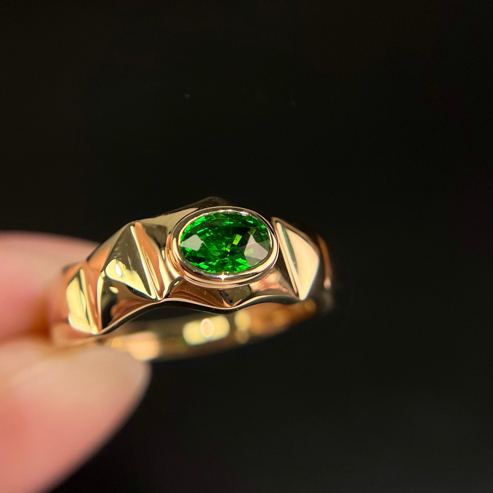 14k Gold 0.55 Ct Vivid Green Natural Tsavorite Ring - 6