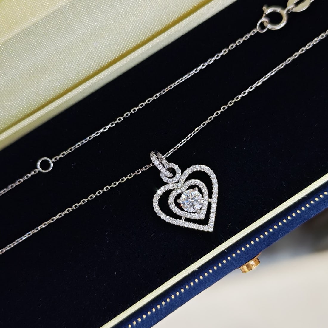 Gia Certified 14k Gold 0.3 Ct Natural G Si2 3ex Round Diamond Pendant( Without Chain ): Ref:231180216 // gold content:14k gold // main gemstone:diamond // certified:gia // shape:round // carat weight:0. 3ct // clarity grade:si2 // color:g // treatment:natural // cut grade:ex // //
