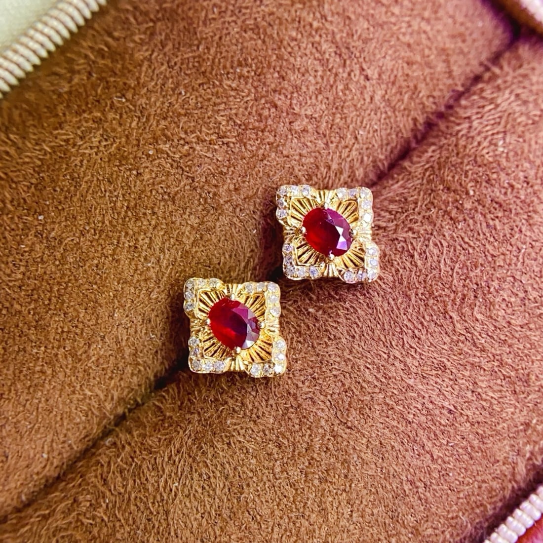 14k Gold 0.48 Ct Natural Ruby & Diamond Earrings: Ref:231180217 // gold content:14k gold // main gemstone:ruby // shape:oval // carat weight:0. 48ct // color:red // treatment:natural // // adjacent gemstone 2 : diamond // number of stones:40 // shape