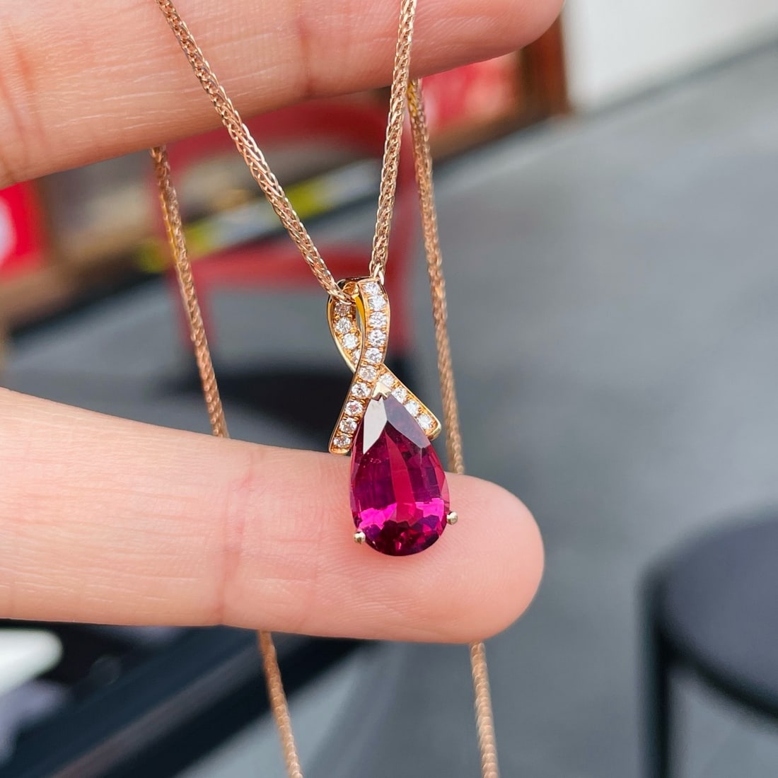 14k Gold 2.76 Ctw Natural Tourmaline & Diamond Pendant( Without Chain ): Ref:231180218 // gold content:14k gold // main gemstone:tourmaline // shape:pear // carat weight:2. 39ct // color:red // treatment:natural // // adjacent gemstone 2 : diamond // shape:round // carat