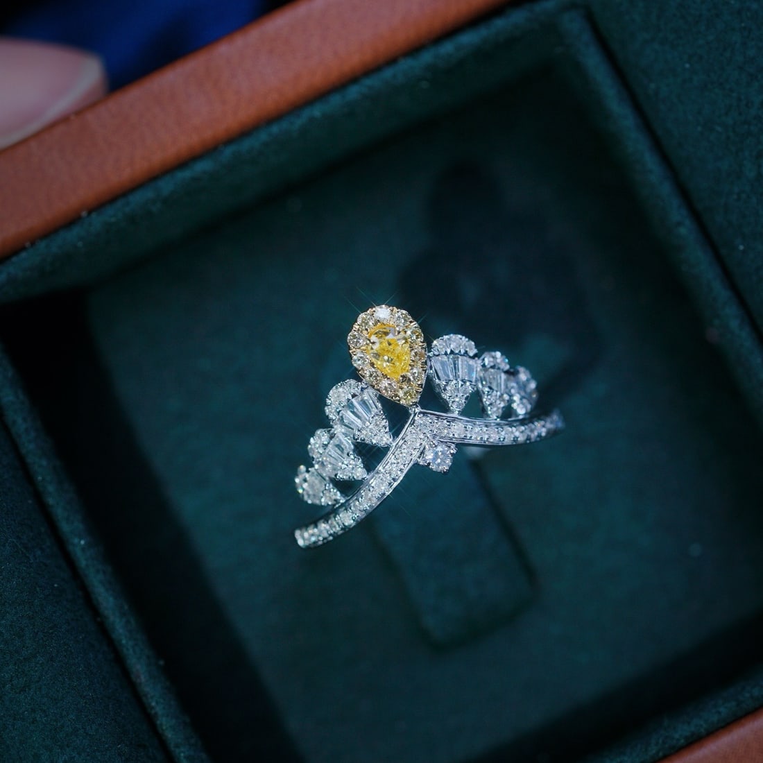 14k Gold 0.55 Ctw Natural Yellow Diamond & Diamond Ring: Ref:231180219 // gold content:14k gold // ring size:7. 25us // // main gemstone:yellow diamond // shape:pear // carat weight:0. 12ct // color:yellow // treatment:natural // // adjacent gemstone 2 :