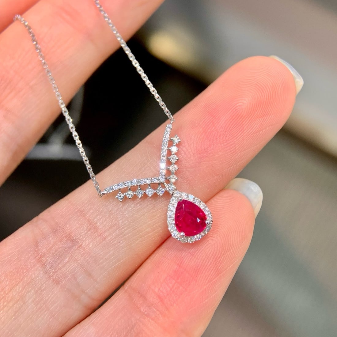 14k Gold 0.77 Ctw Natural Ruby & Diamond Necklace: Ref:231180220 // gold content:14k gold // main gemstone:ruby // shape:pear // carat weight:0. 57ct // color:red // treatment:natural // // adjacent gemstone 2 : diamond // shape:round // carat weight:
