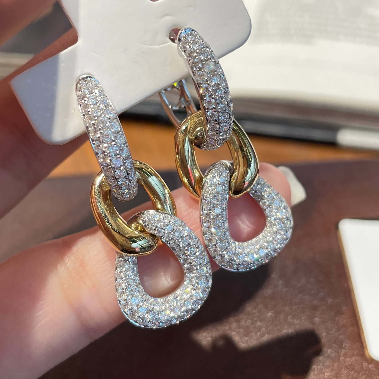 14k Gold 2 Ct Natural H Diamond Earrings: Ref:231180222 // gold content:14k gold // main gemstone:diamond // shape:round // carat weight:2ct // clarity grade:vs-si // color:h // treatment:natural // cut grade:g // Condition: New Low