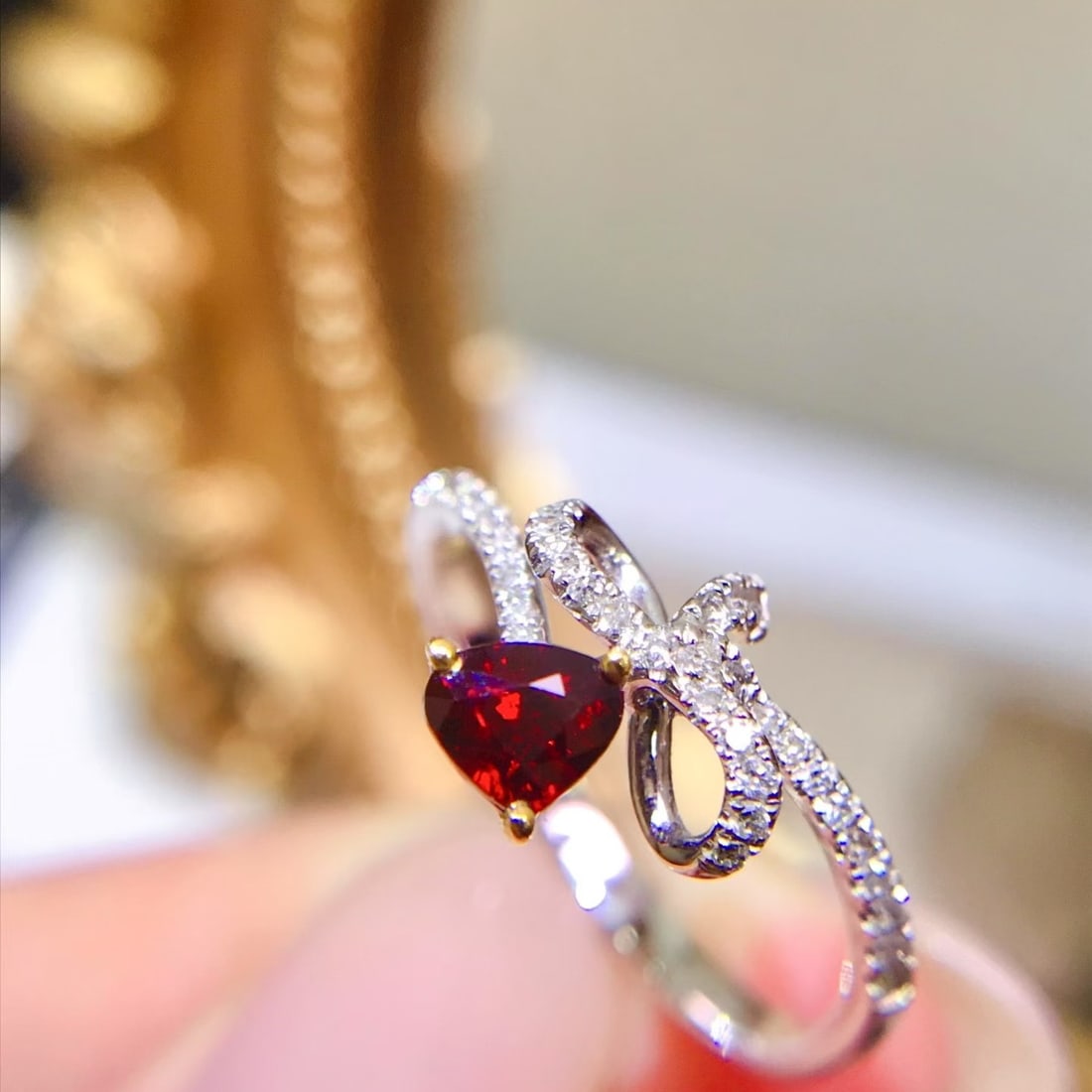 14k Gold 0.74 Ctw Natural Ruby & Diamond Ring: Ref:231180228 // gold content:14k gold // ring size:7. 25us // // main gemstone:ruby // shape:pear // carat weight:0. 5ct // color:red // treatment:natural // // adjacent gemstone 2 : diamond //