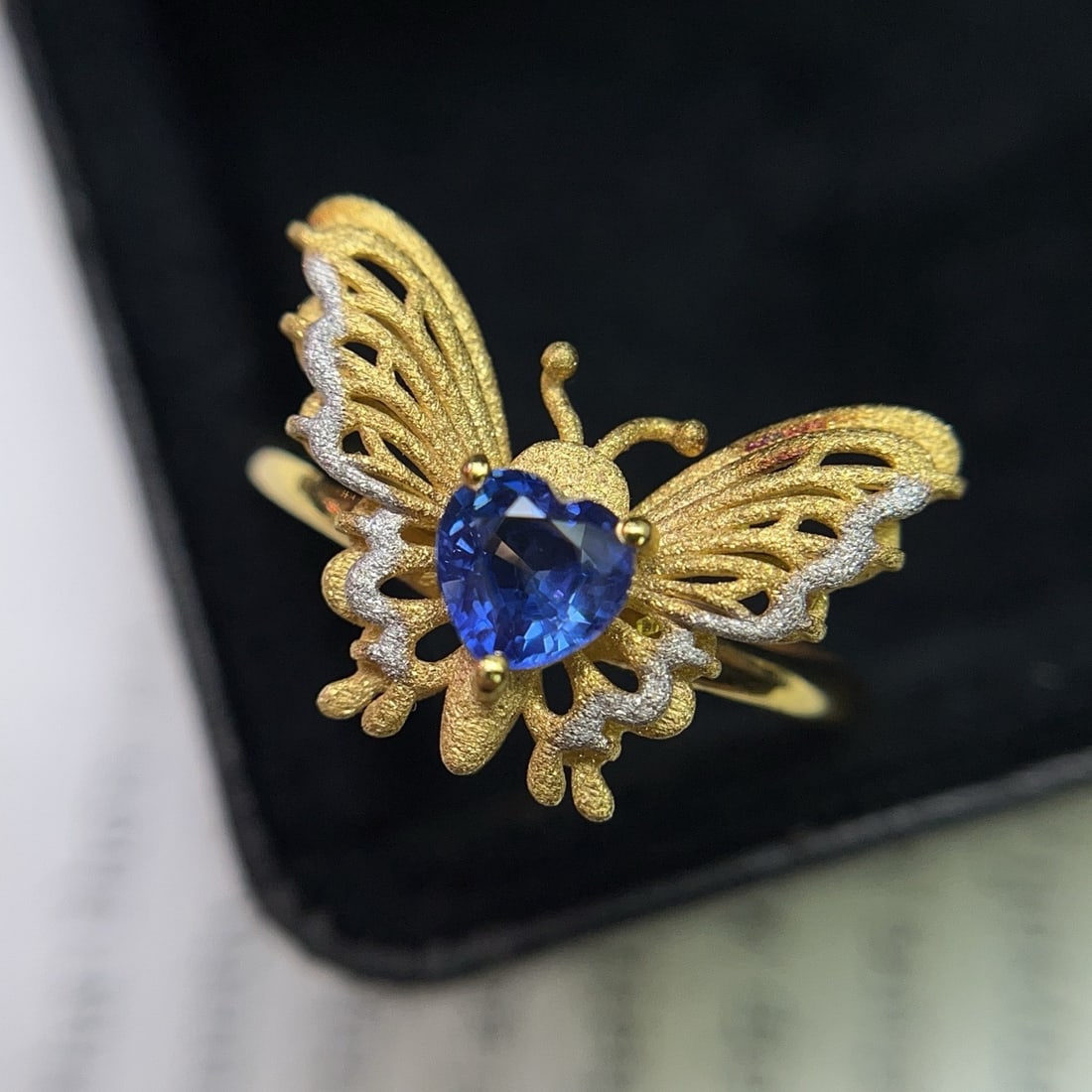 14k Gold 0.65 Ct Natural Sapphire Ring - 2