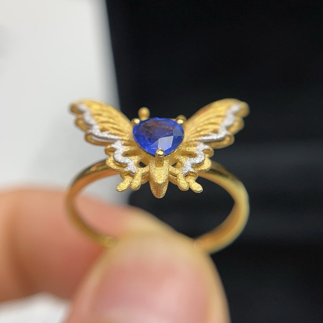14k Gold 0.65 Ct Natural Sapphire Ring - 6
