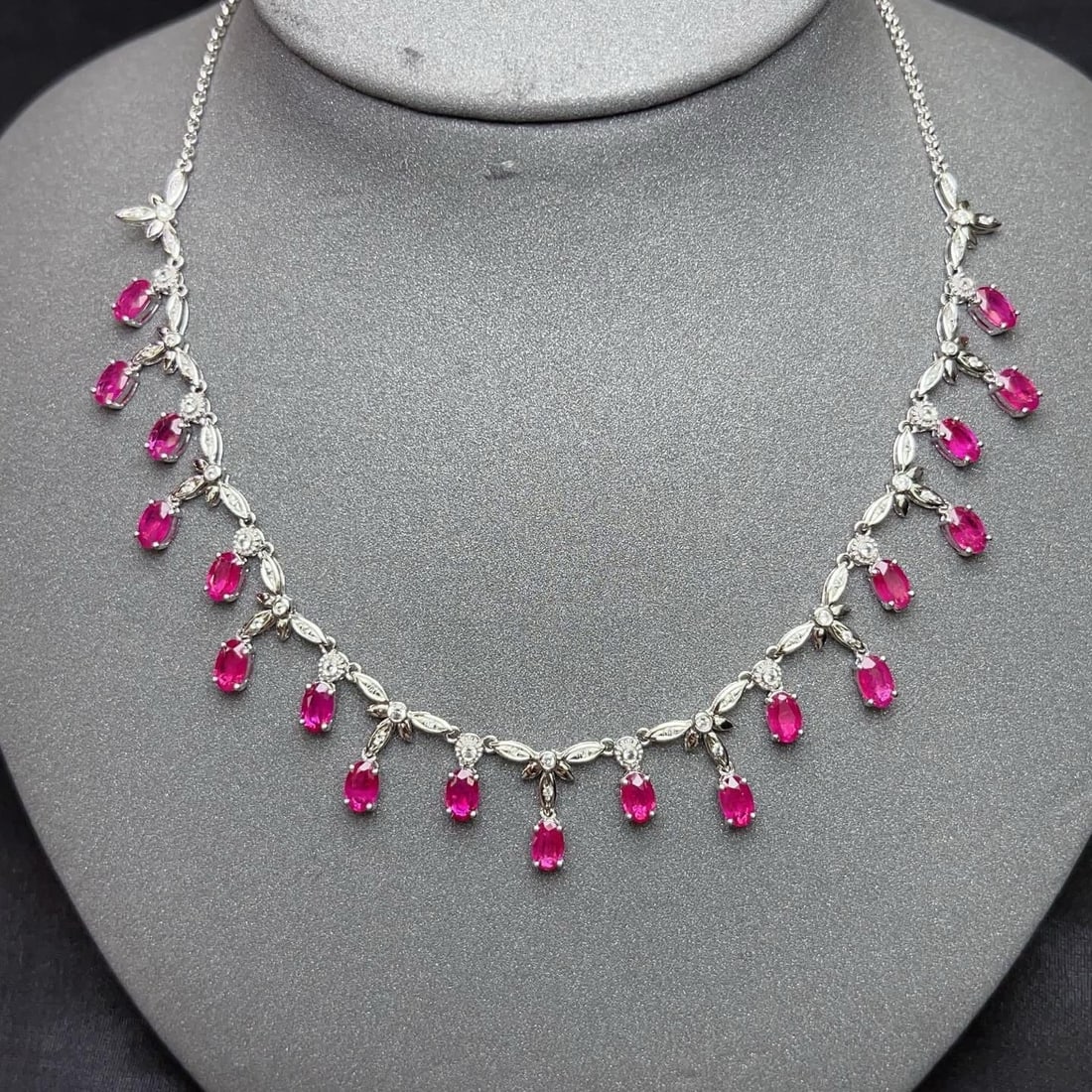 14k Gold 5.89 Ct Natural Ruby & Sapphire Necklace: Ref:231180234 // gold content:14k gold // main gemstone:ruby // shape:oval // carat weight:5. 89ct // color:red // treatment:natural // // adjacent gemstone 2 : sapphire // number of stones:54 //