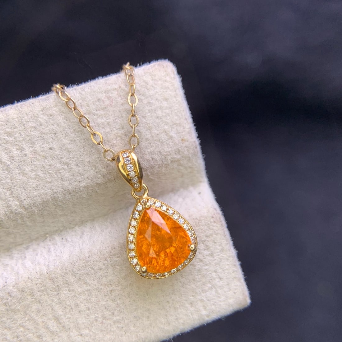 14k Gold 1.9 Ct Natural Spessartine & Diamond Pendant( Without Chain ): Ref:231180246 // gold content:14k gold // main gemstone:spessartine // shape:pear // carat weight:1. 9ct // color:orange // treatment:natural // // adjacent gemstone 2 : diamond // shape:round //