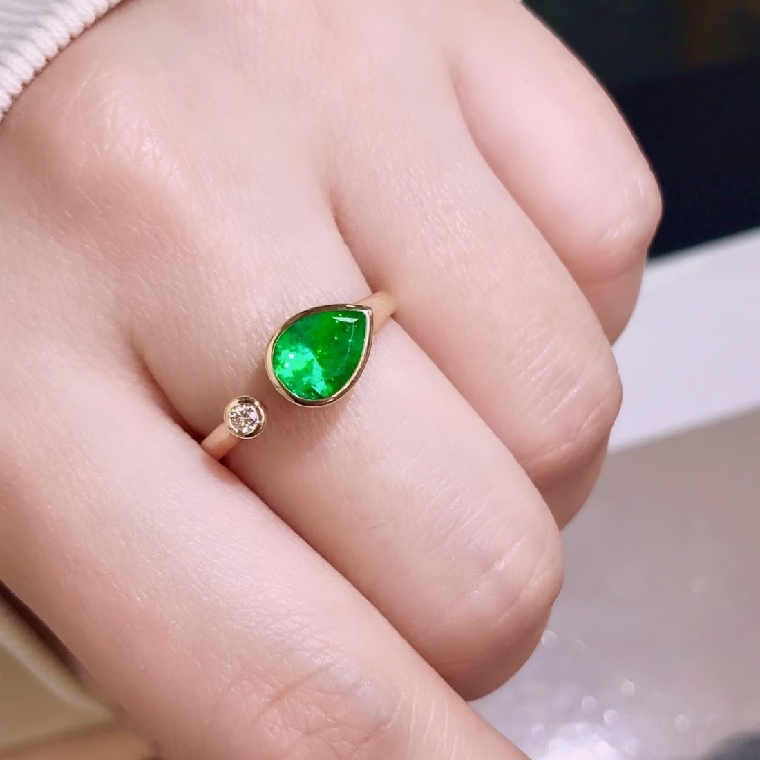 14k Gold 1.05 Ctw Natural Emerald & Diamond Ring - 6