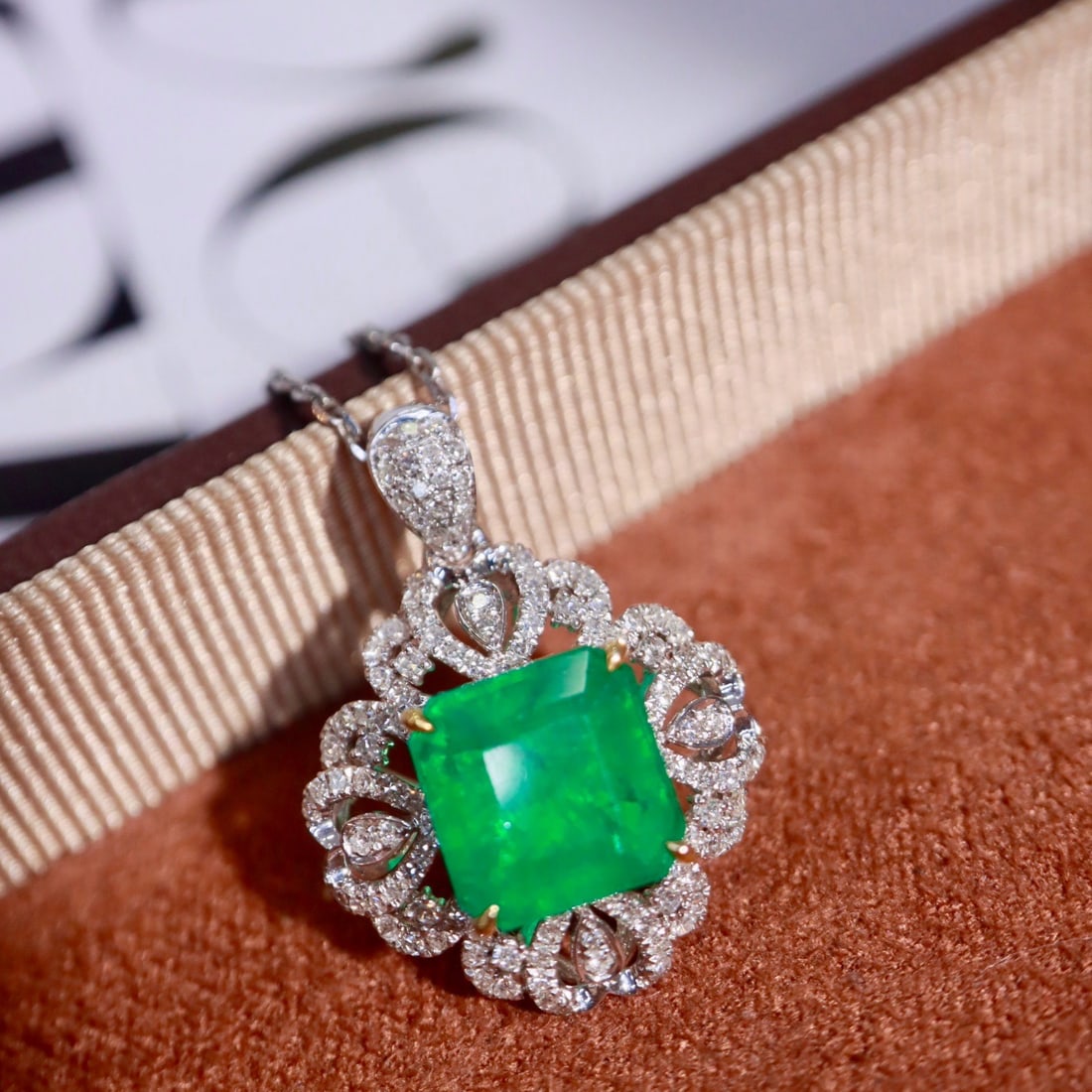 14k Gold 2.76 Ctw Natural Emerald & Diamond Pendant( Without Chain ) - 4