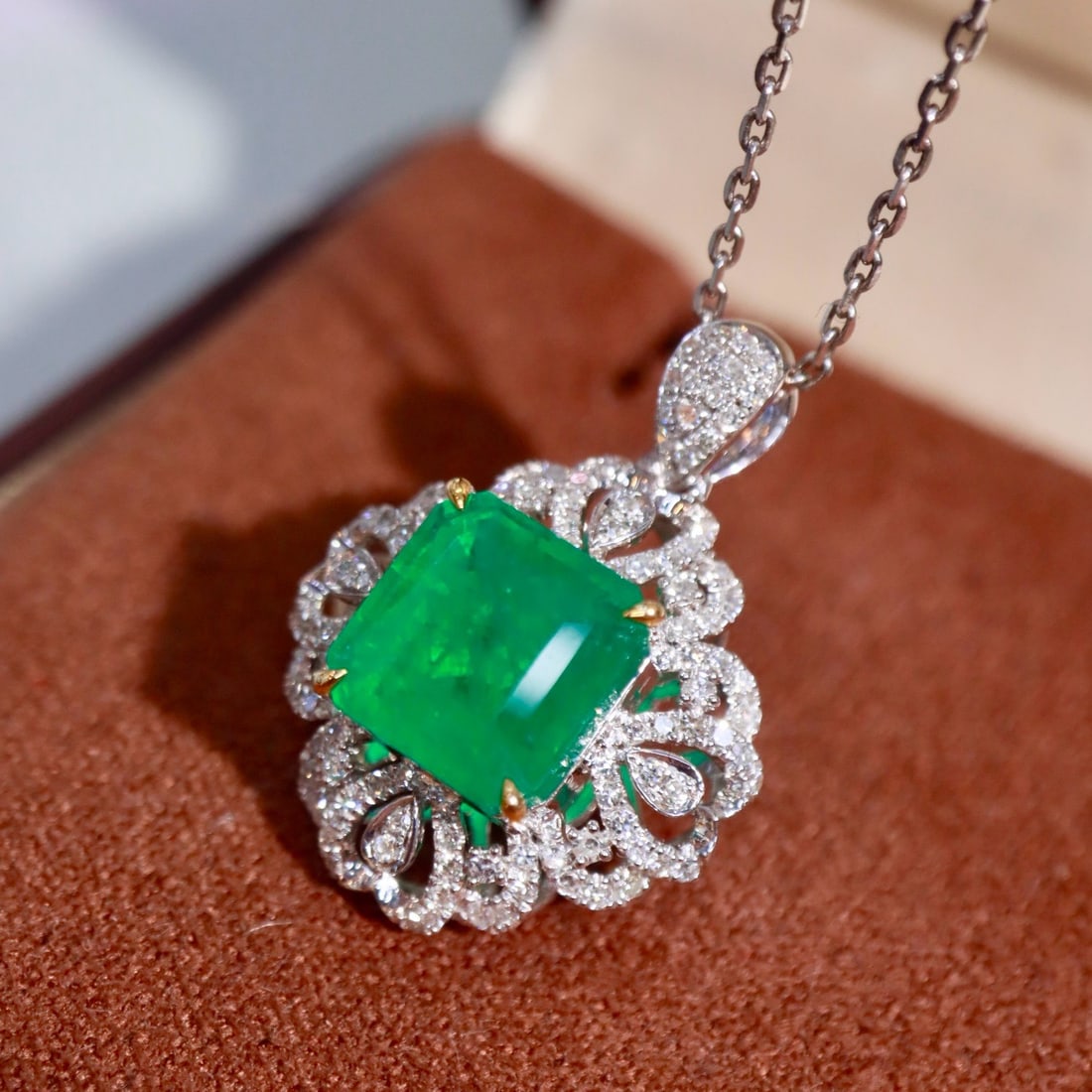 14k Gold 2.76 Ctw Natural Emerald & Diamond Pendant( Without Chain ) - 5