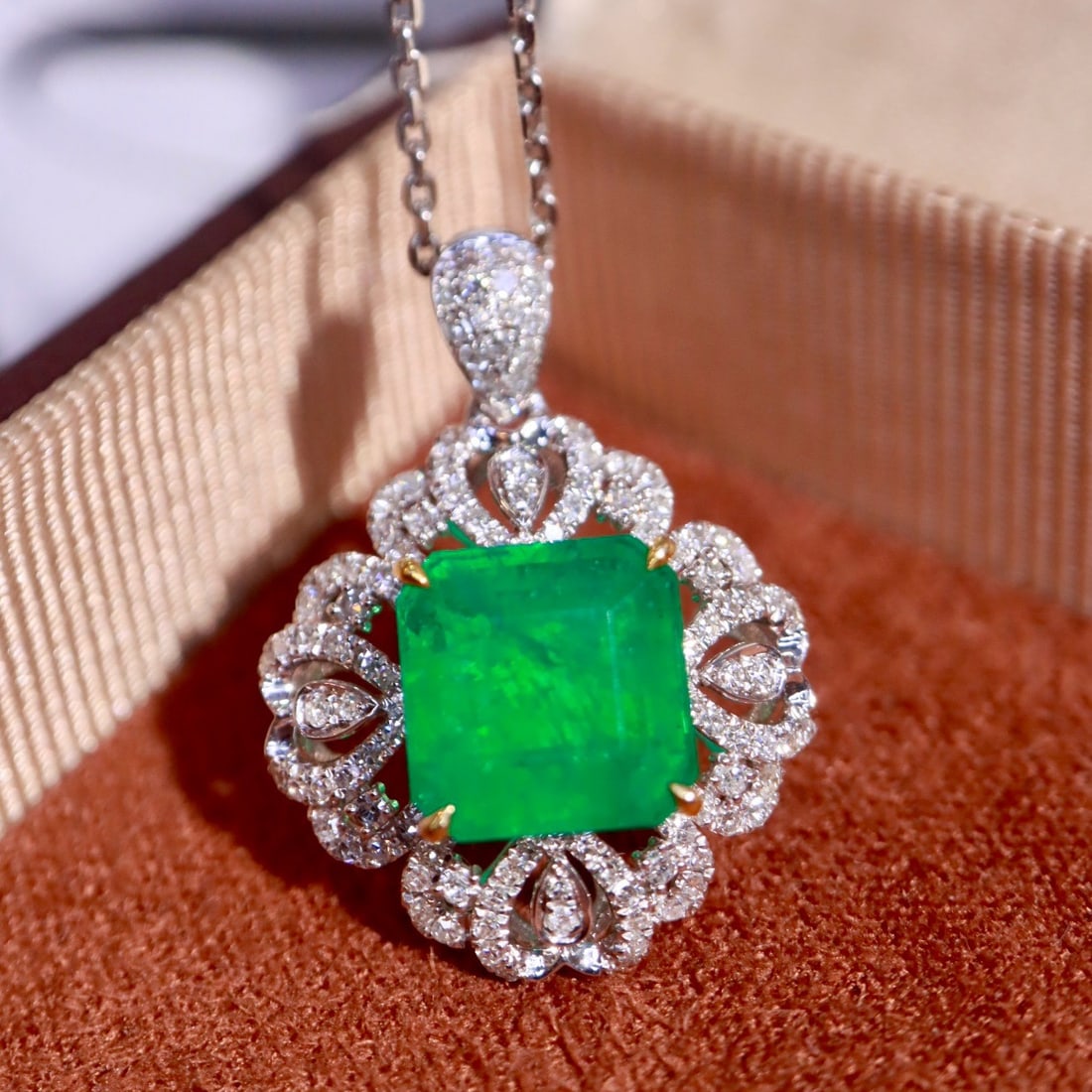 14k Gold 2.76 Ctw Natural Emerald & Diamond Pendant( Without Chain ) - 7