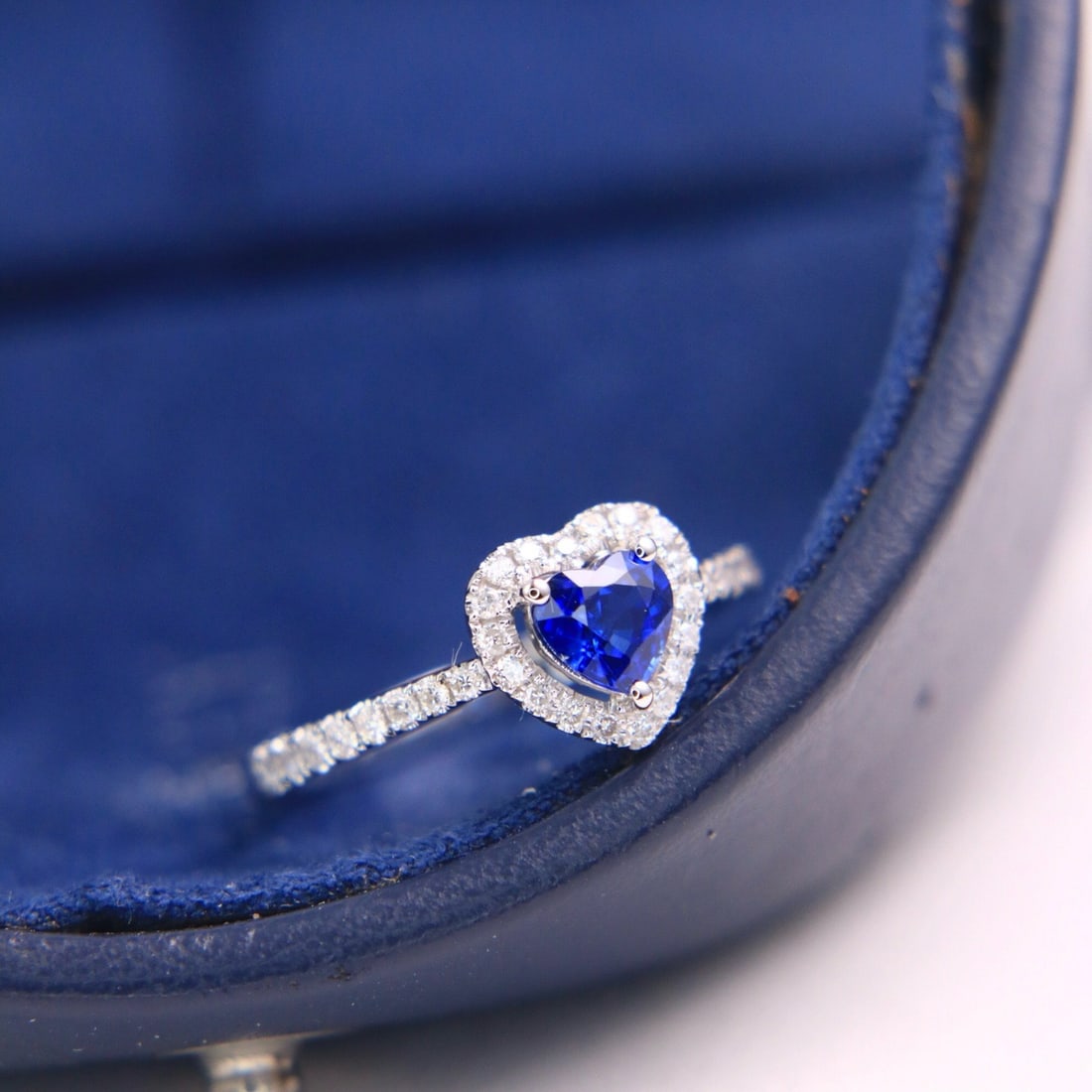 14K GOLD 0.78 CTW NATURAL SAPPHIRE & DIAMOND RING - 2