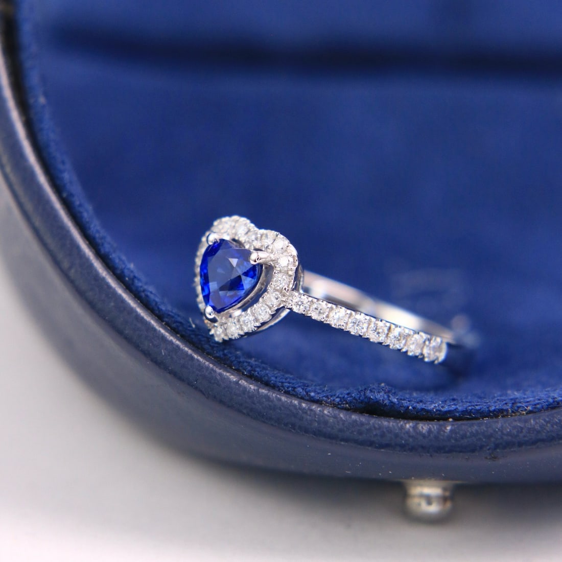 14K GOLD 0.78 CTW NATURAL SAPPHIRE & DIAMOND RING - 3