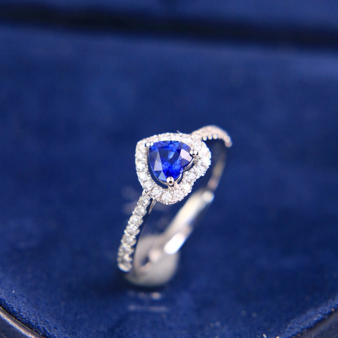 14K GOLD 0.78 CTW NATURAL SAPPHIRE & DIAMOND RING - 4