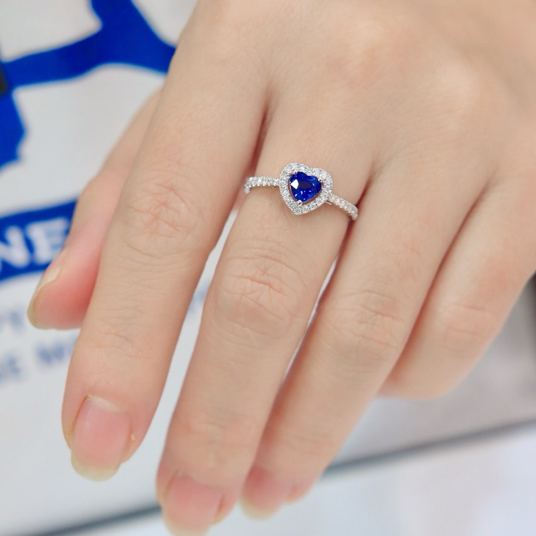 14K GOLD 0.78 CTW NATURAL SAPPHIRE & DIAMOND RING - 5