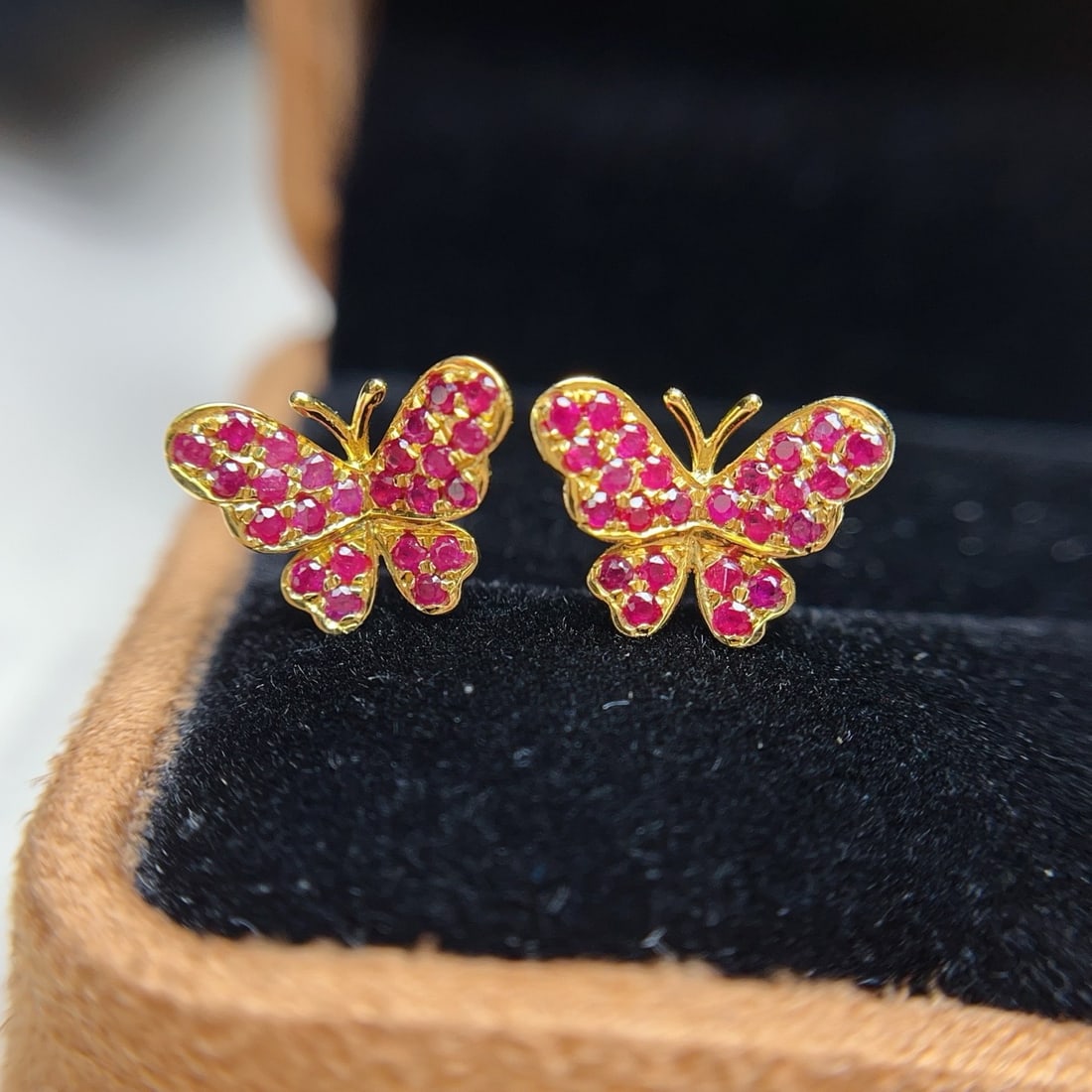 14k Gold 1.00 Ct Natural Ruby & Butterfly Earrings: Ref:231180276 // gold content:14k gold // main gemstone:ruby // shape:round // carat weight:1. 00ct // color:red // treatment:natural // cut grade:g // Condition: New Low Estimate: 4800.00 High