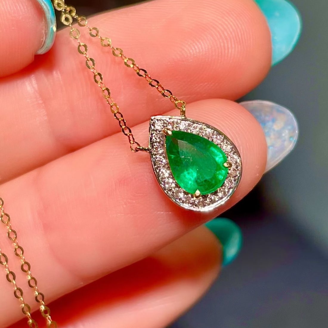 14k Gold 0.86 Ctw Natural Emerald & Diamond Necklace - 2