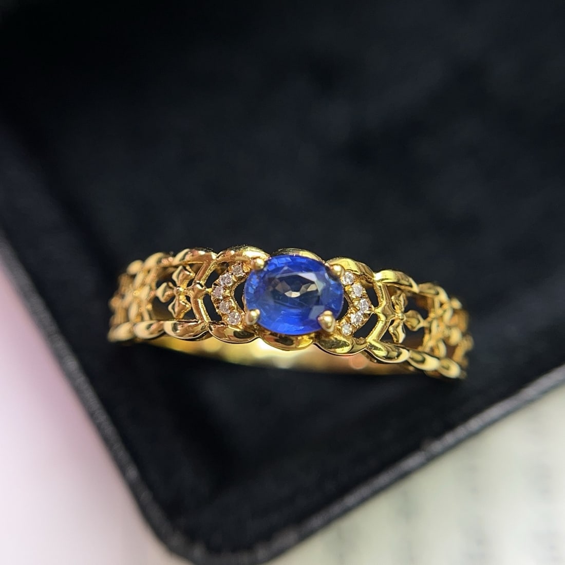 14k Gold 0.56 Ct Natural Sapphire & Diamond Ring: Ref:231180279 // gold content:14k gold // ring size:7. 25us // // main gemstone:sapphire // shape:oval // carat weight:0. 56ct // color:blue // treatment:natural // // adjacent gemstone 2 : diamond