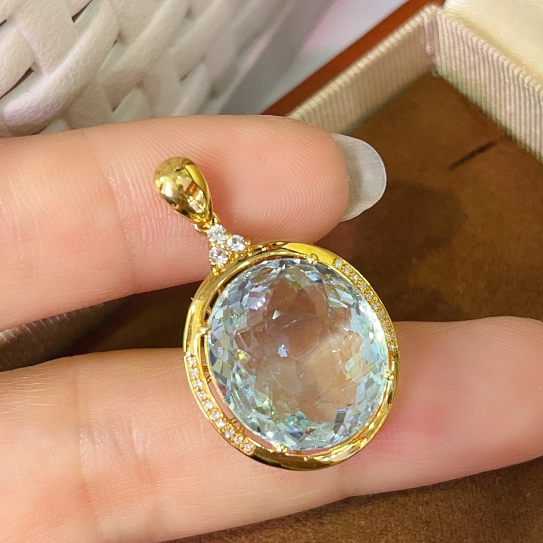14k Gold 15.05 Ct Natural Aquamarine & Diamond & Sapphire Pendant( Without Chain ): Ref:231180284 // gold content:14k gold // main gemstone:aquamarine // shape:oval // carat weight:15. 05ct // color:blue // treatment:natural // // adjacent gemstone 2 : diamond // number of stones:20 