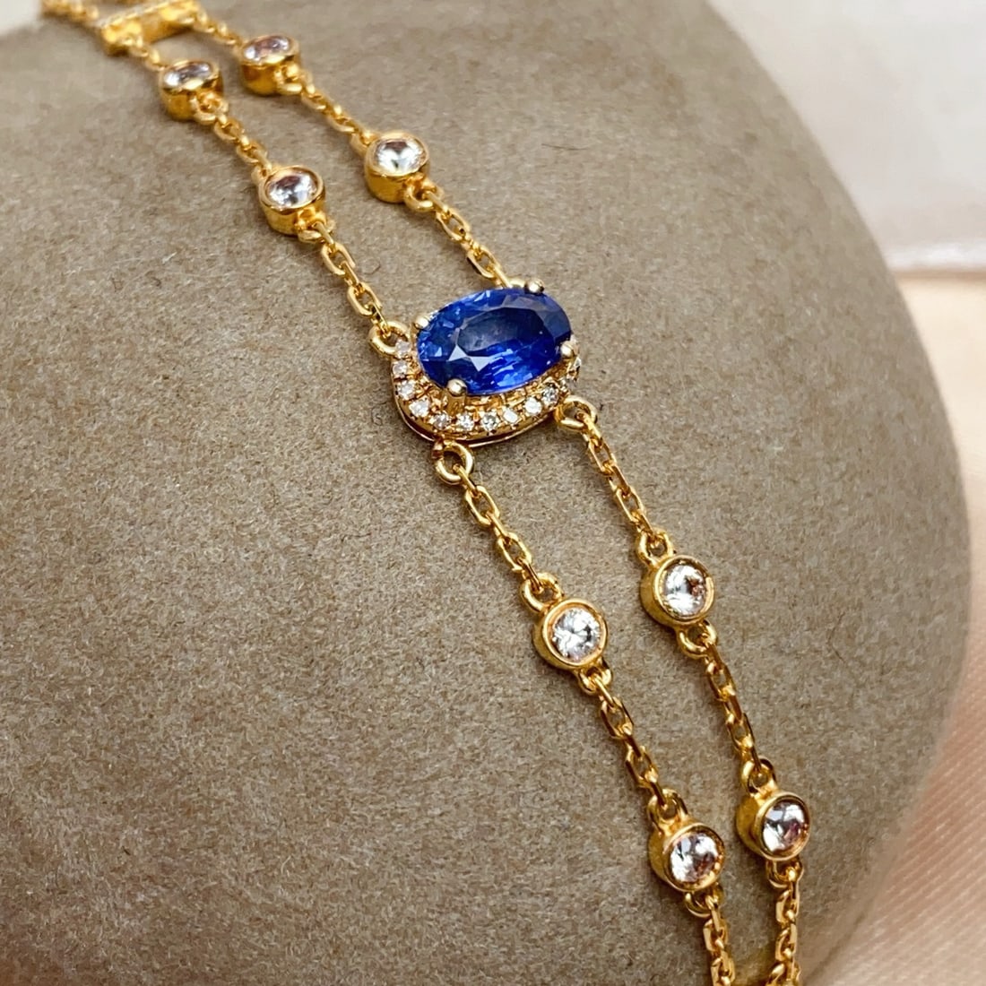 14k Gold 0.70 Ct Natural Sapphire & Diamond & Sapphire Bracelet: Ref:231180286 // gold content:14k gold // main gemstone:sapphire // shape:oval // carat weight:0. 70ct // color:blue // treatment:natural // // adjacent gemstone 2 : diamond // number of stones:33 //