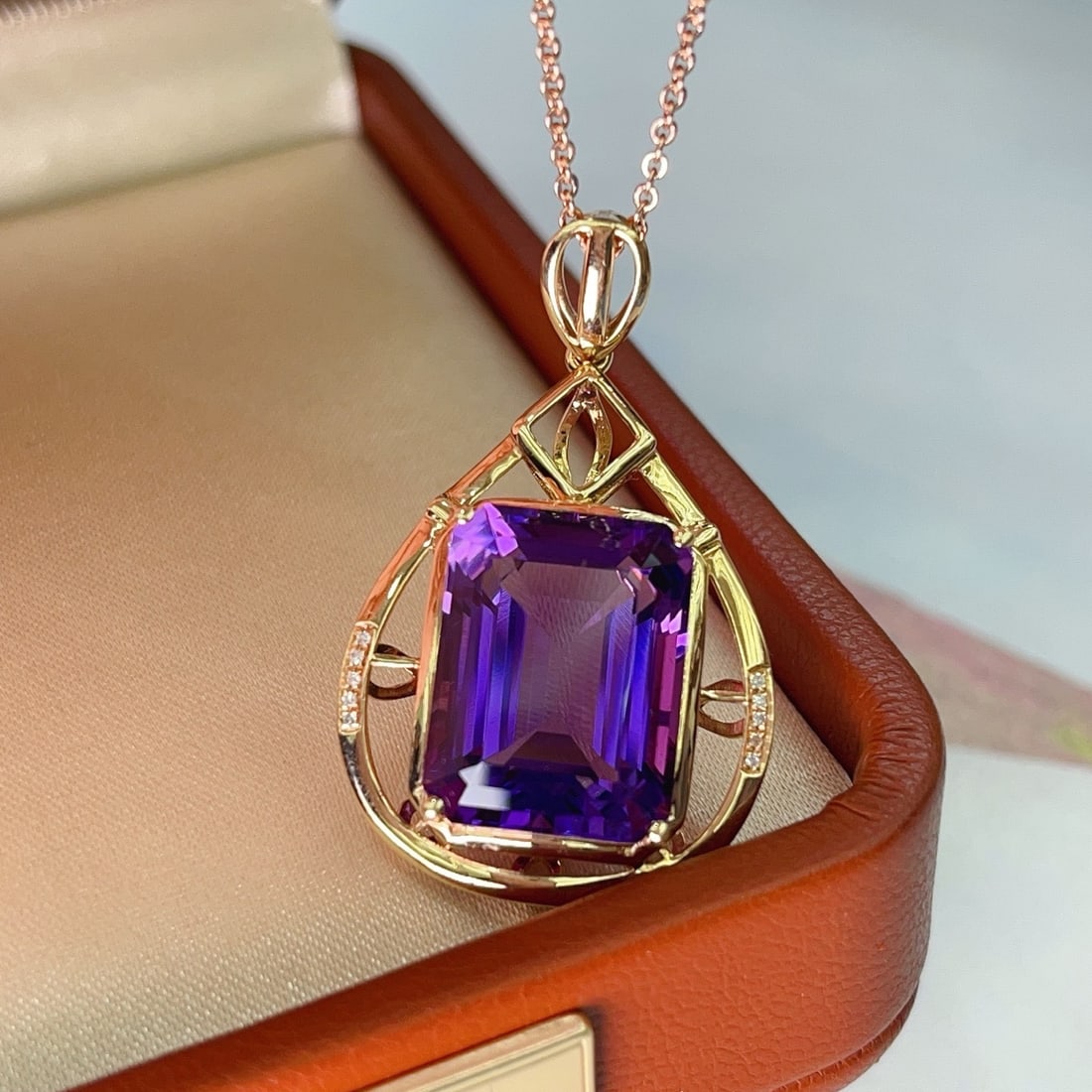 14k Gold 12.65 Ct Natural Amethyst & Diamond Pendant( Without Chain ): Ref:231180287 // gold content:14k gold // main gemstone:amethyst // shape:octagonal // carat weight:12. 65ct // color:purple // treatment:natural // // adjacent gemstone 2 : diamond // number of stone