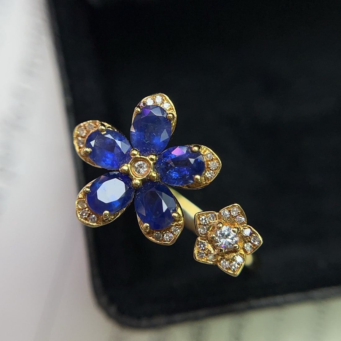 14k Gold 2.00 Ct Natural Sapphire & Diamond & Sapphire & Flowers Ring - 3